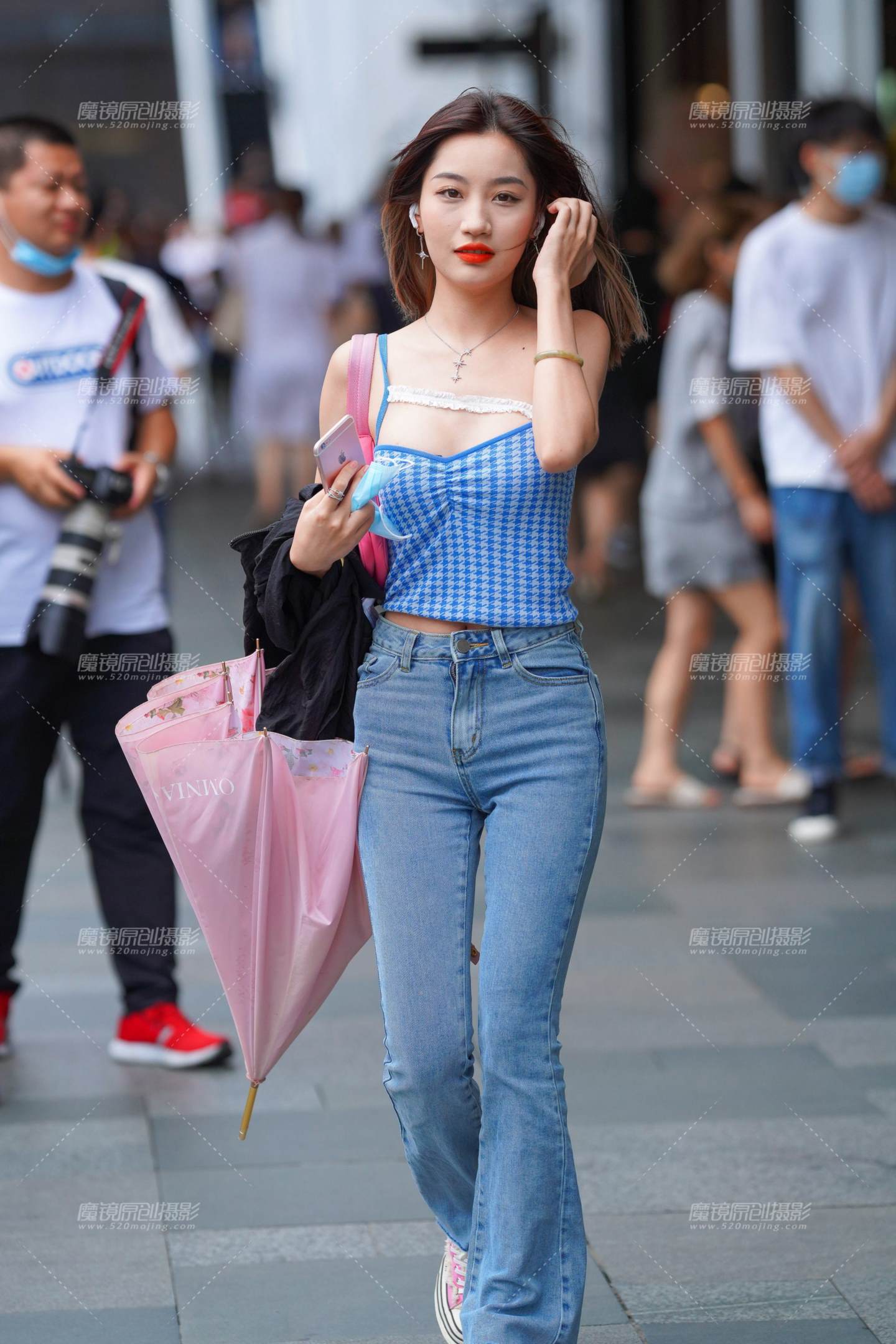 清秀可人的女孩-流行馆