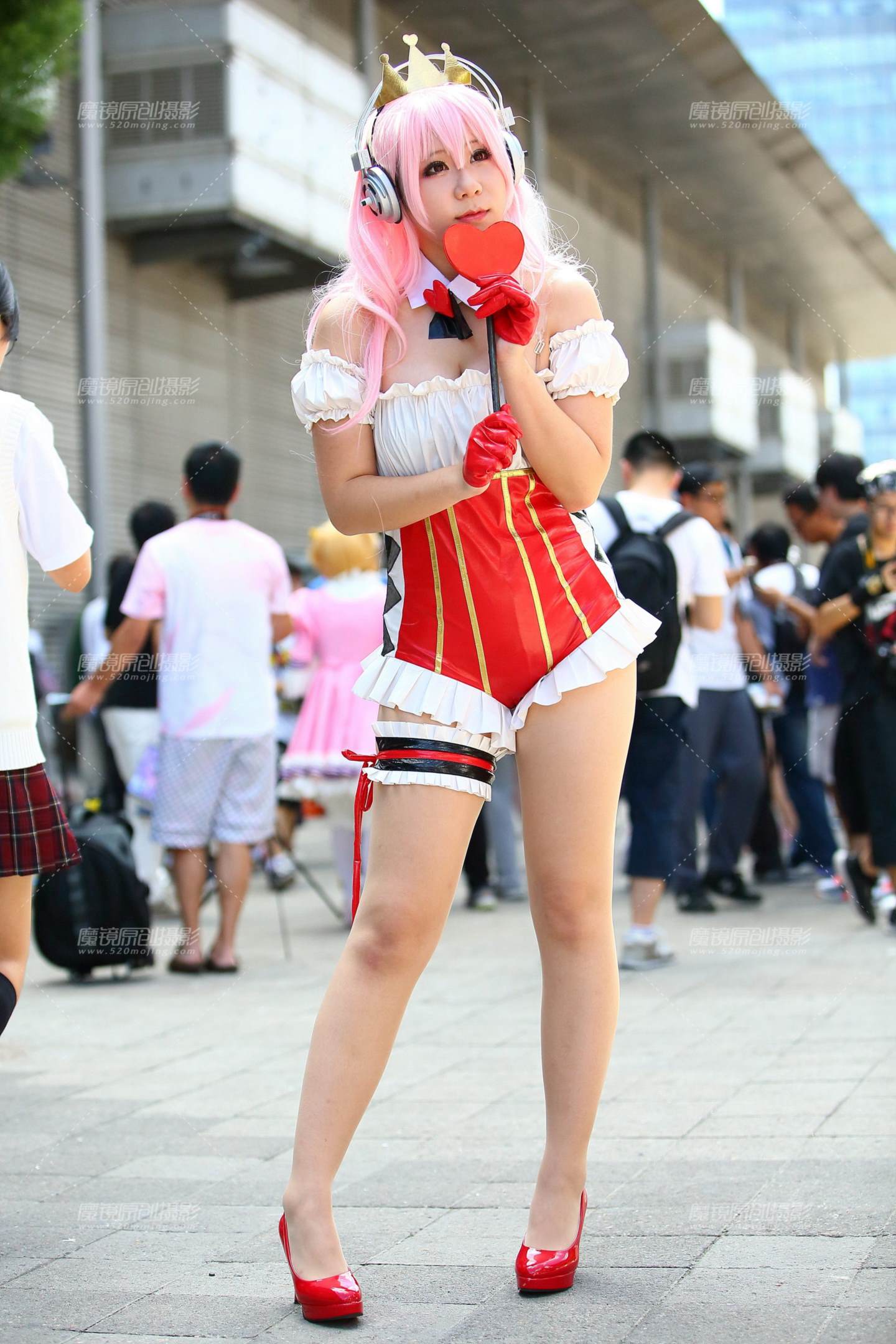 红衣丰满的coser-流行馆