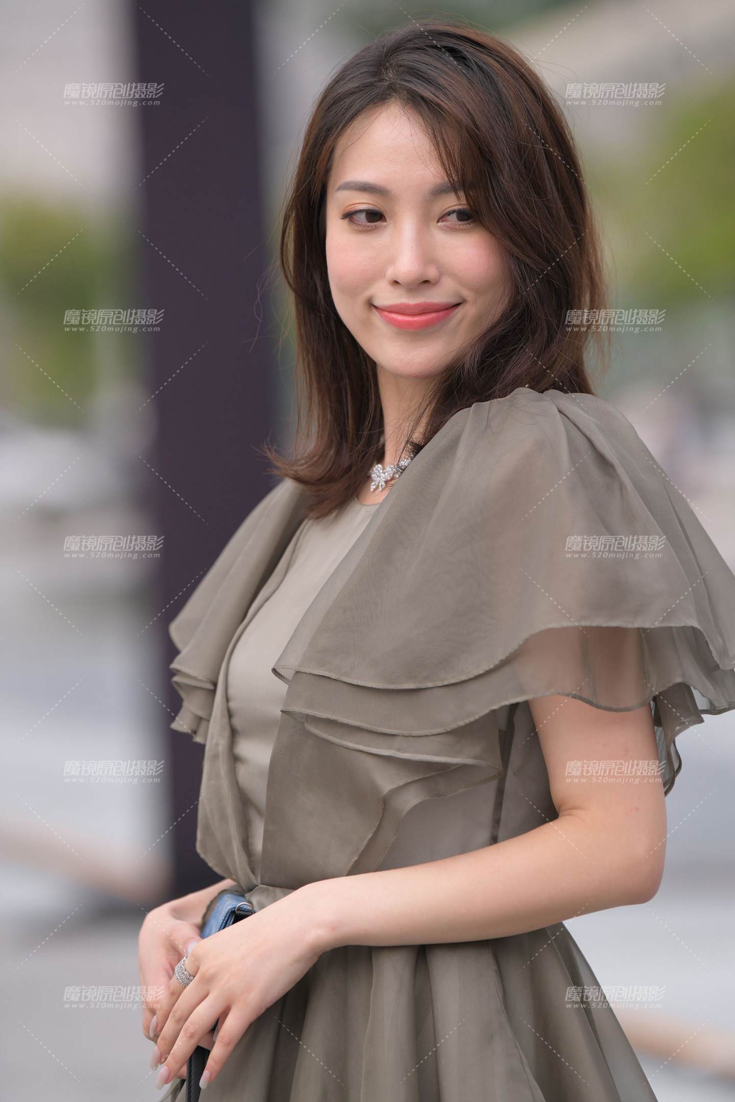 美腿美足的高层女主管-流行馆