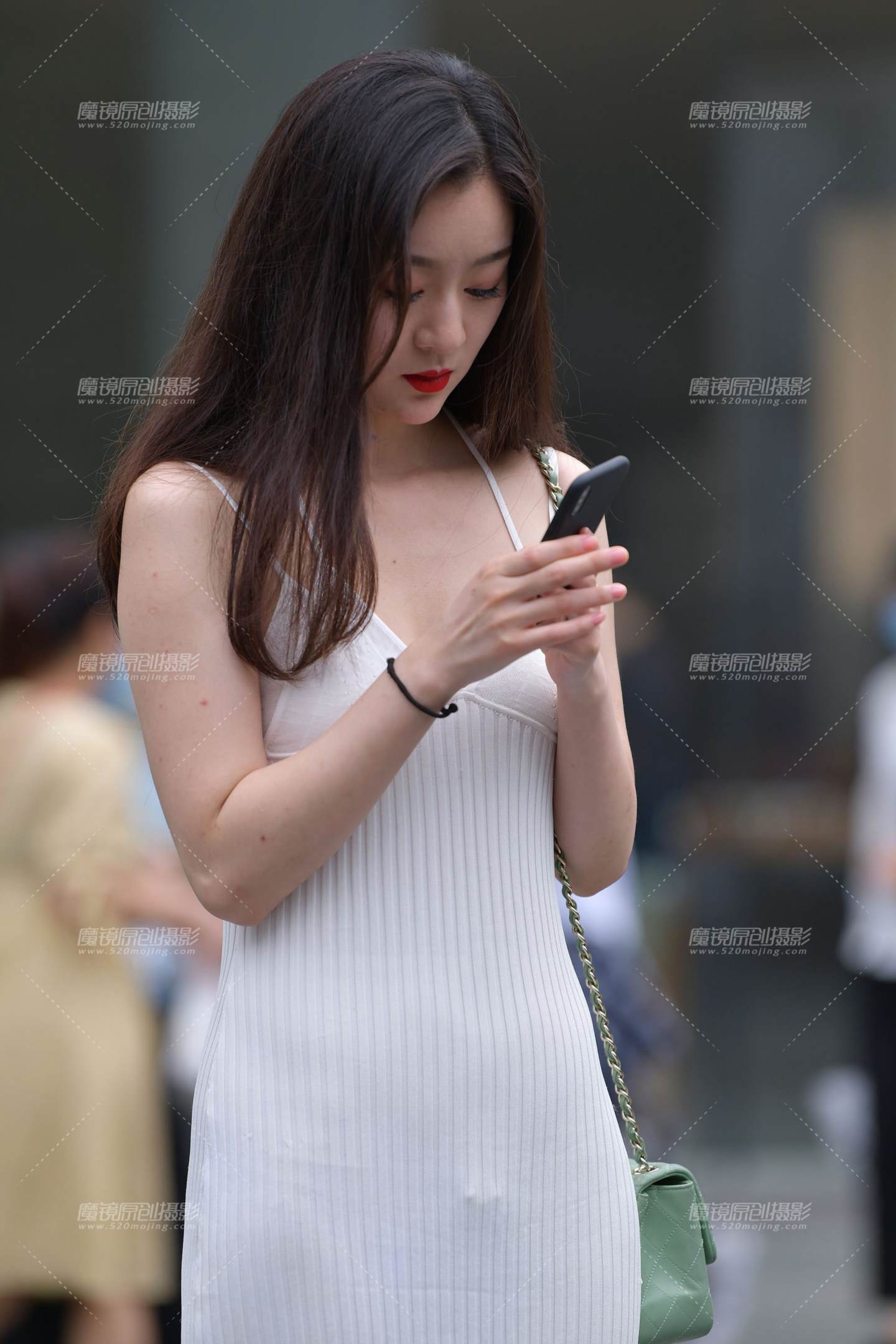性感吊带白裙-流行馆