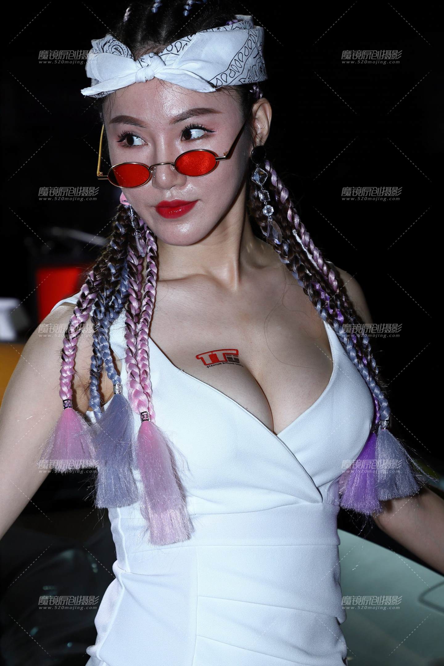 白衣美胸-流行馆