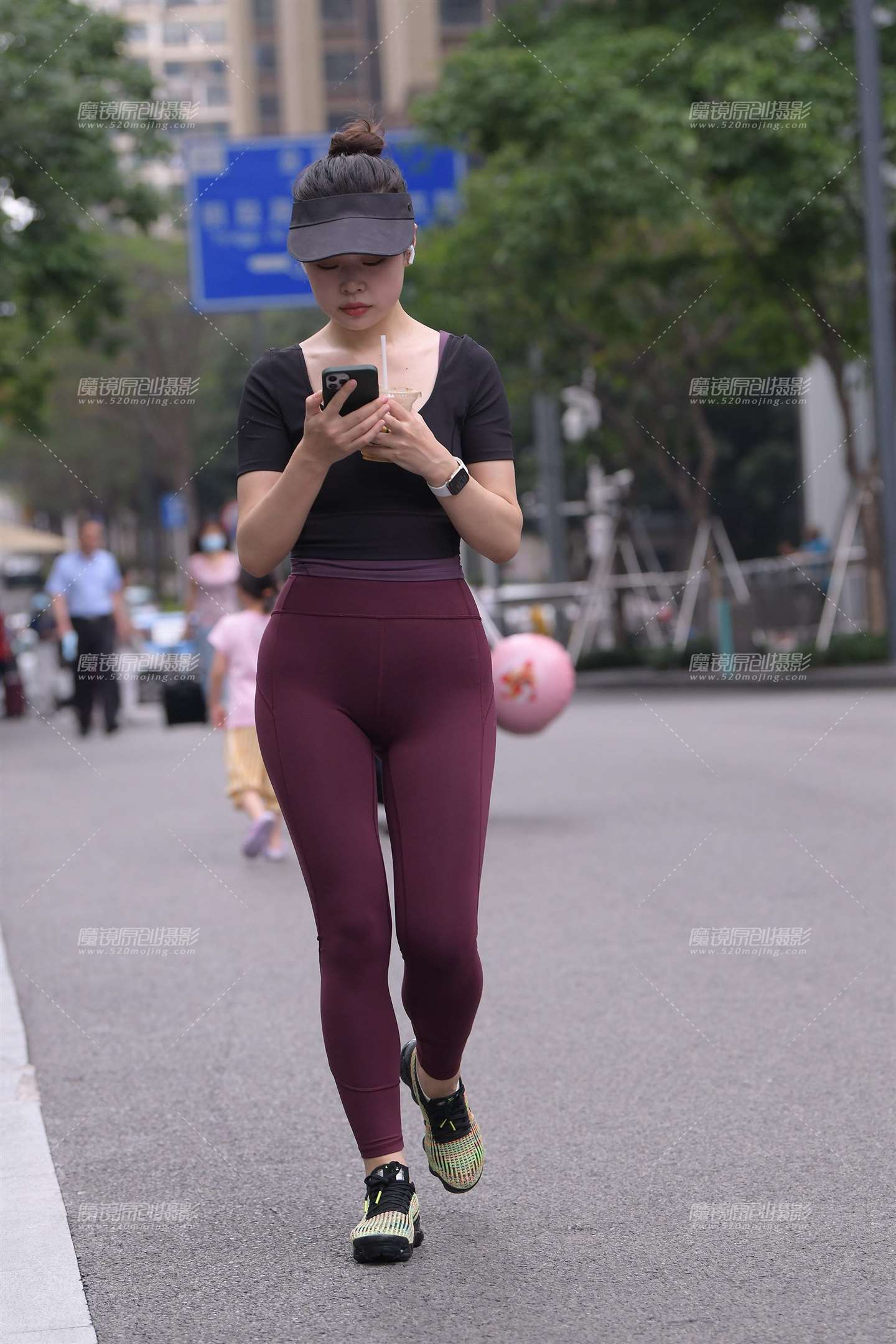 迷人的酒红色紧身裤~-流行馆