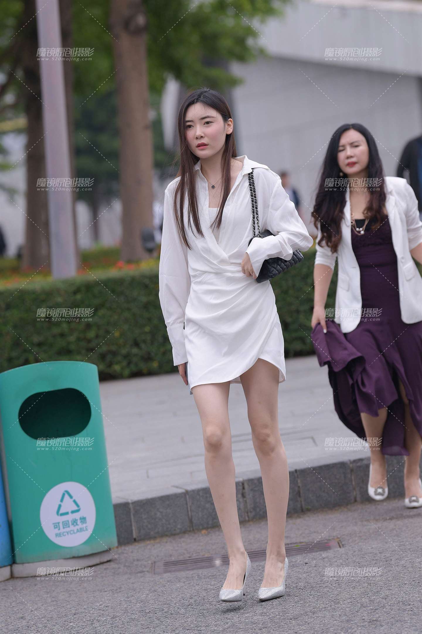 白皙的美腿高跟高挑小姐姐-流行馆