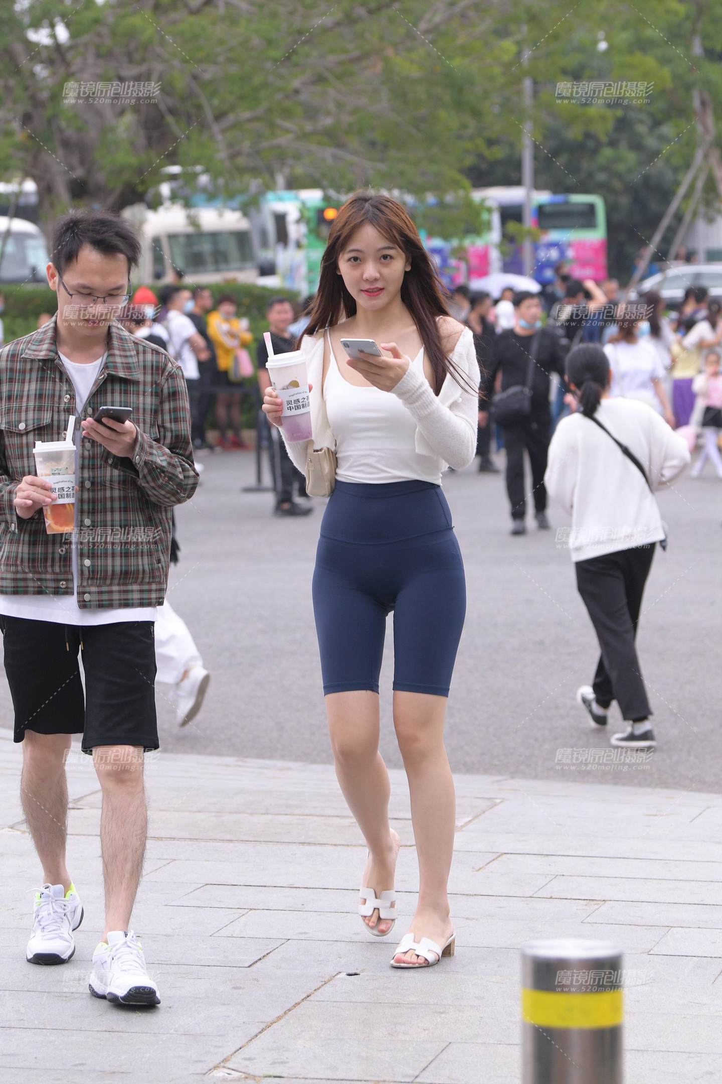 紧致五分裤的女友-流行馆