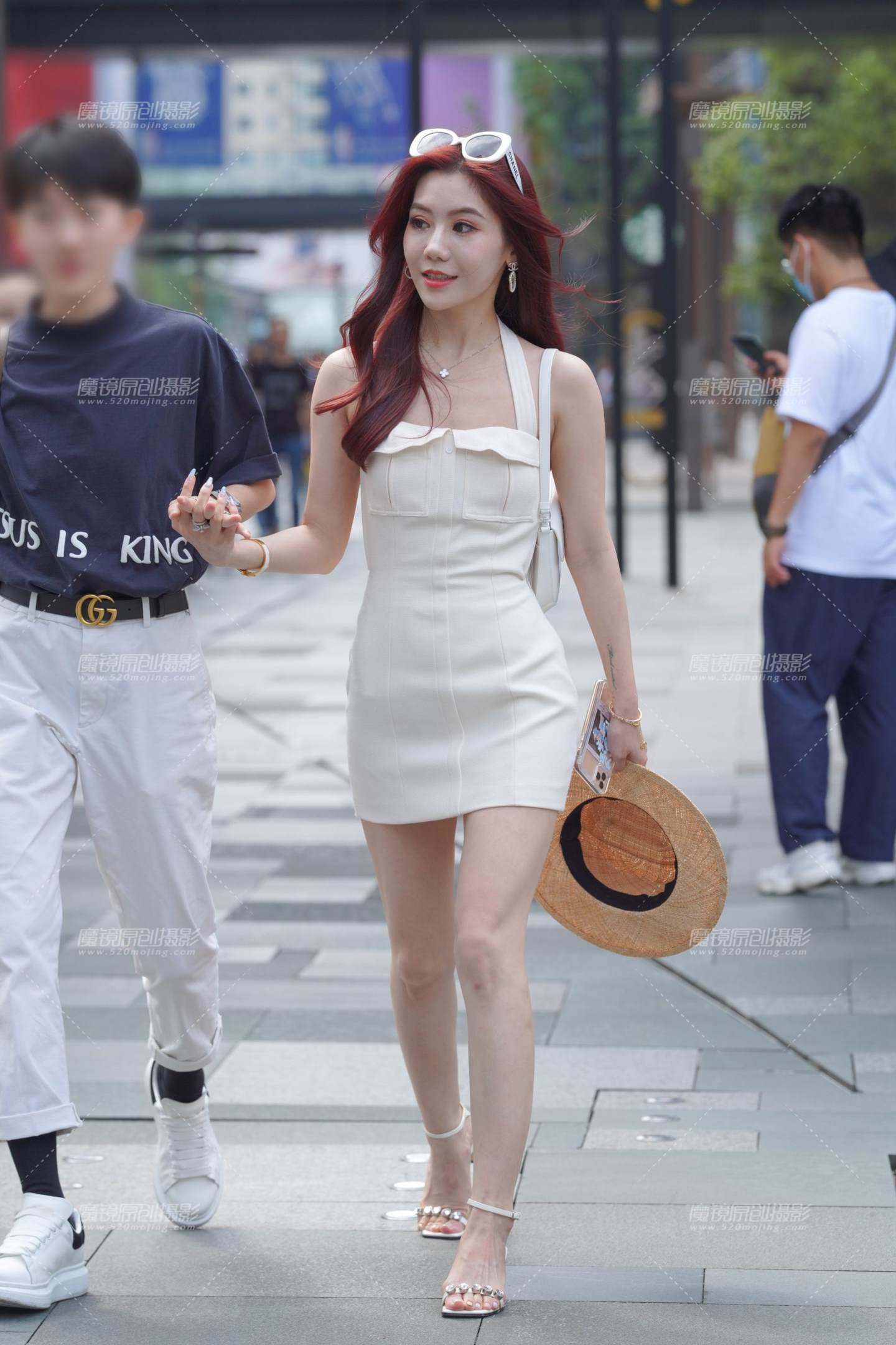 白皙小仙女 散发迷人的气质-流行馆
