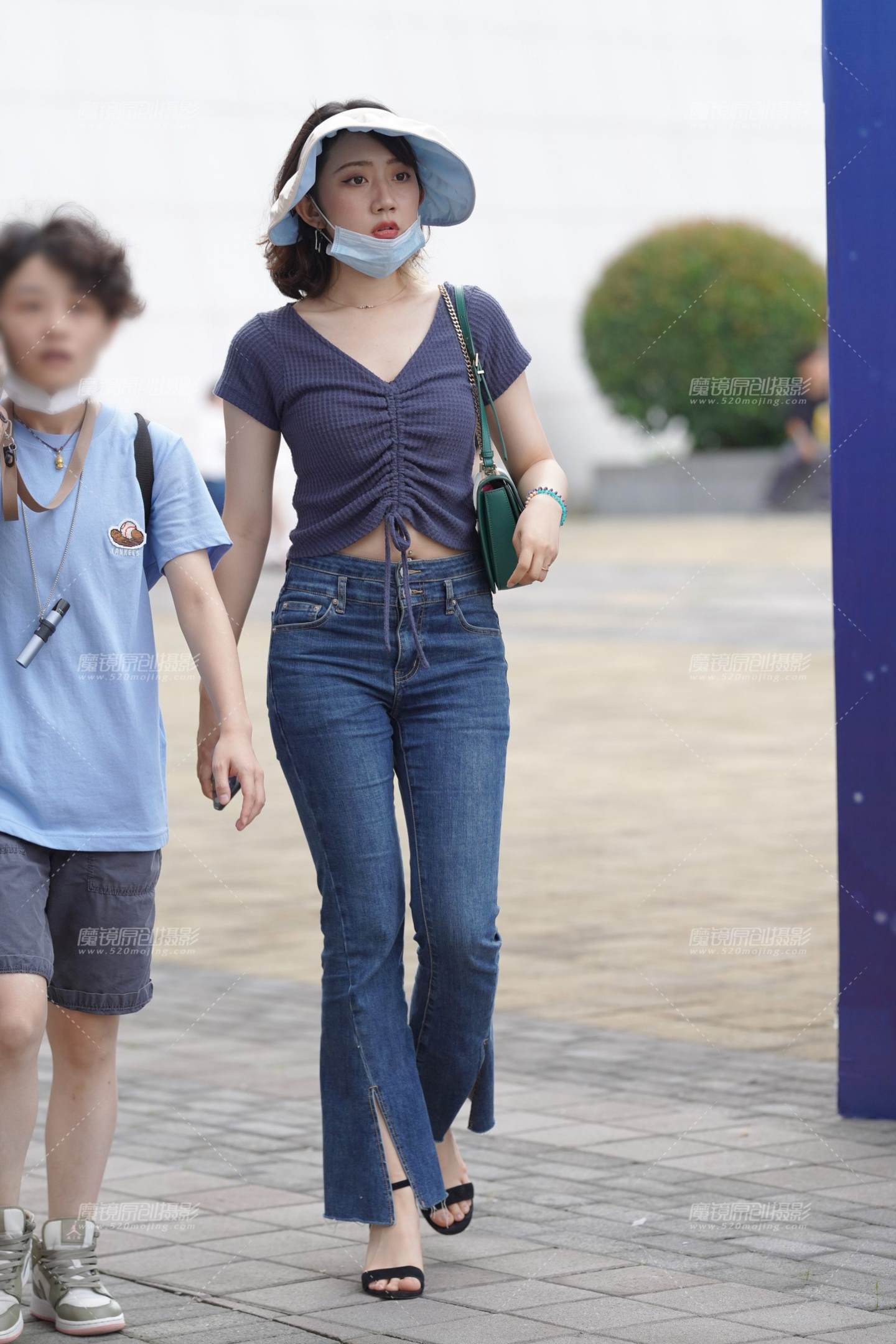 小姐姐随意的打扮 看着却很舒适-流行馆