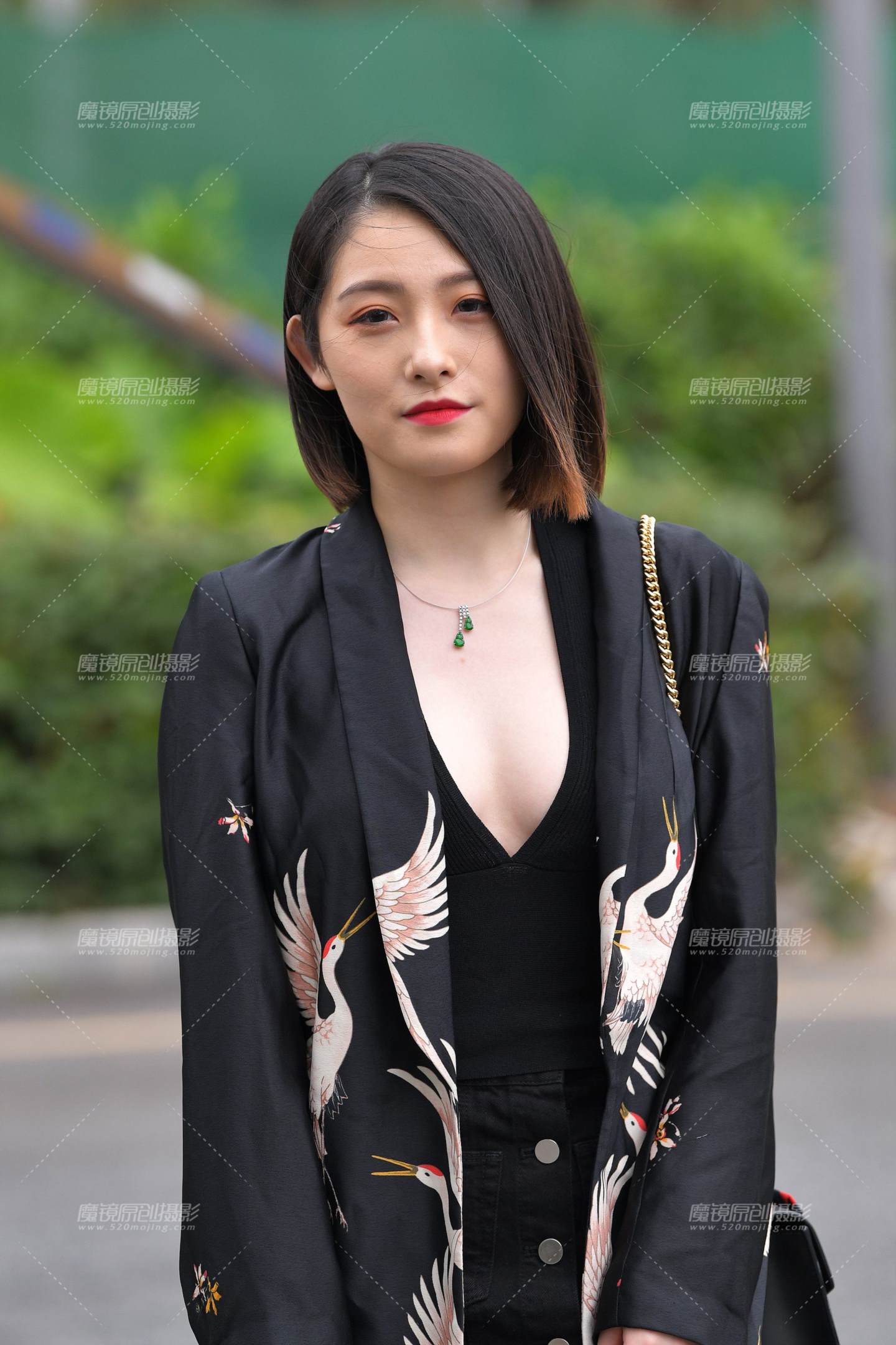 性感深V小姐姐-流行馆