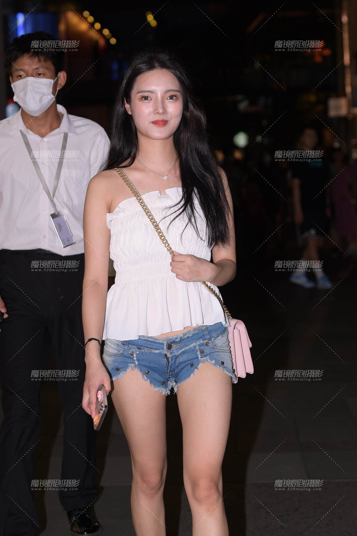 夜拍迷你热裤美眉~-流行馆