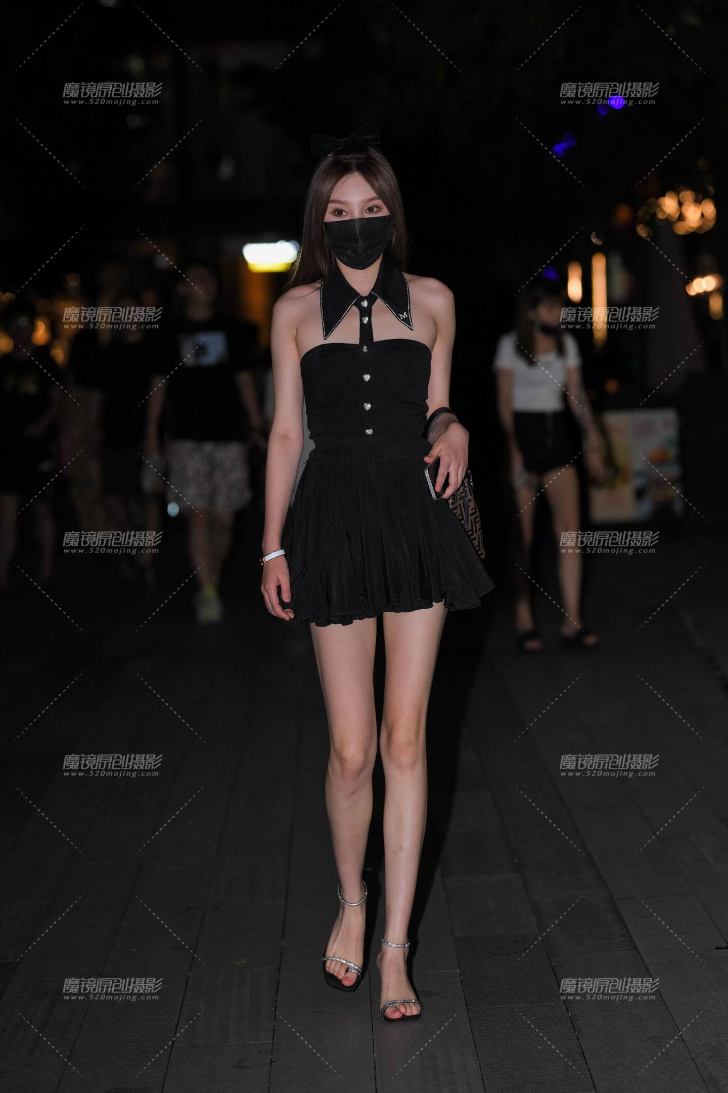 黑短裙高跟鞋美女-流行馆