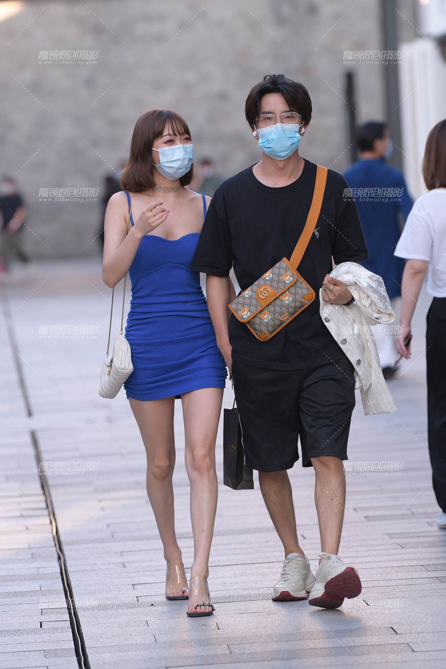 蓝色吊带裙美腿女友-流行馆