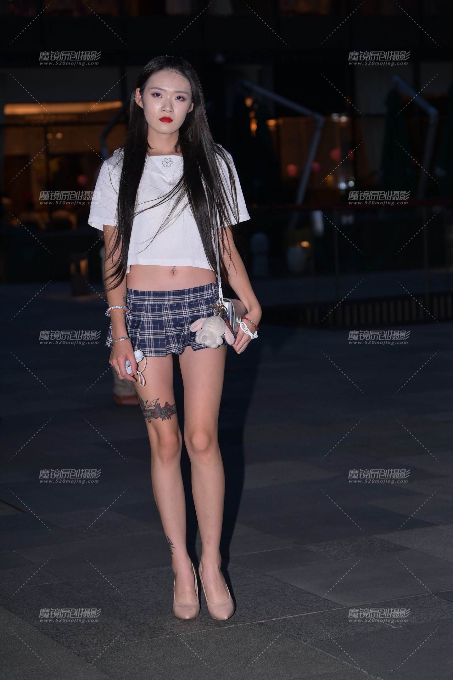 夜遇超性感超短百褶裙美女-流行馆