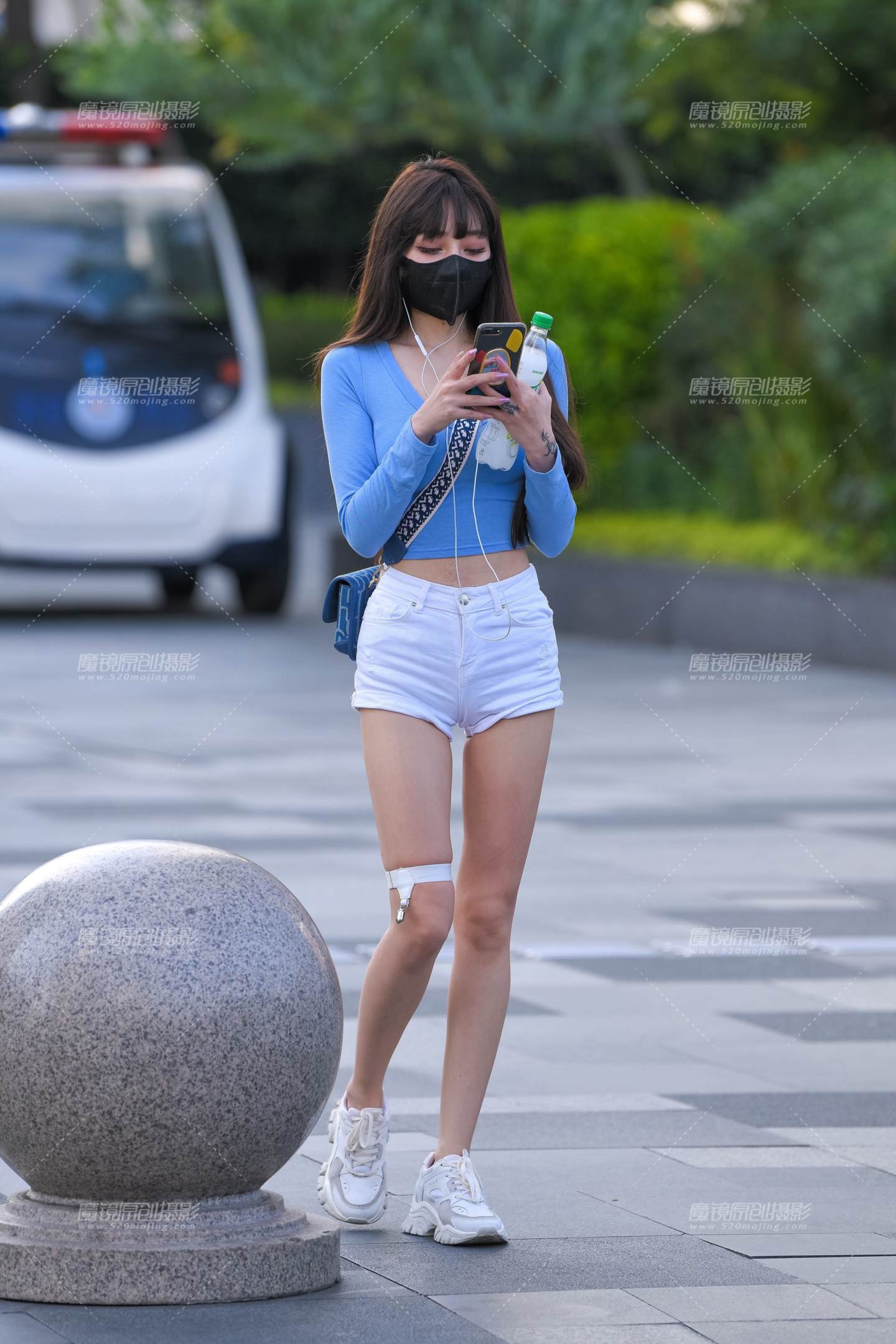 白热裤美女-流行馆