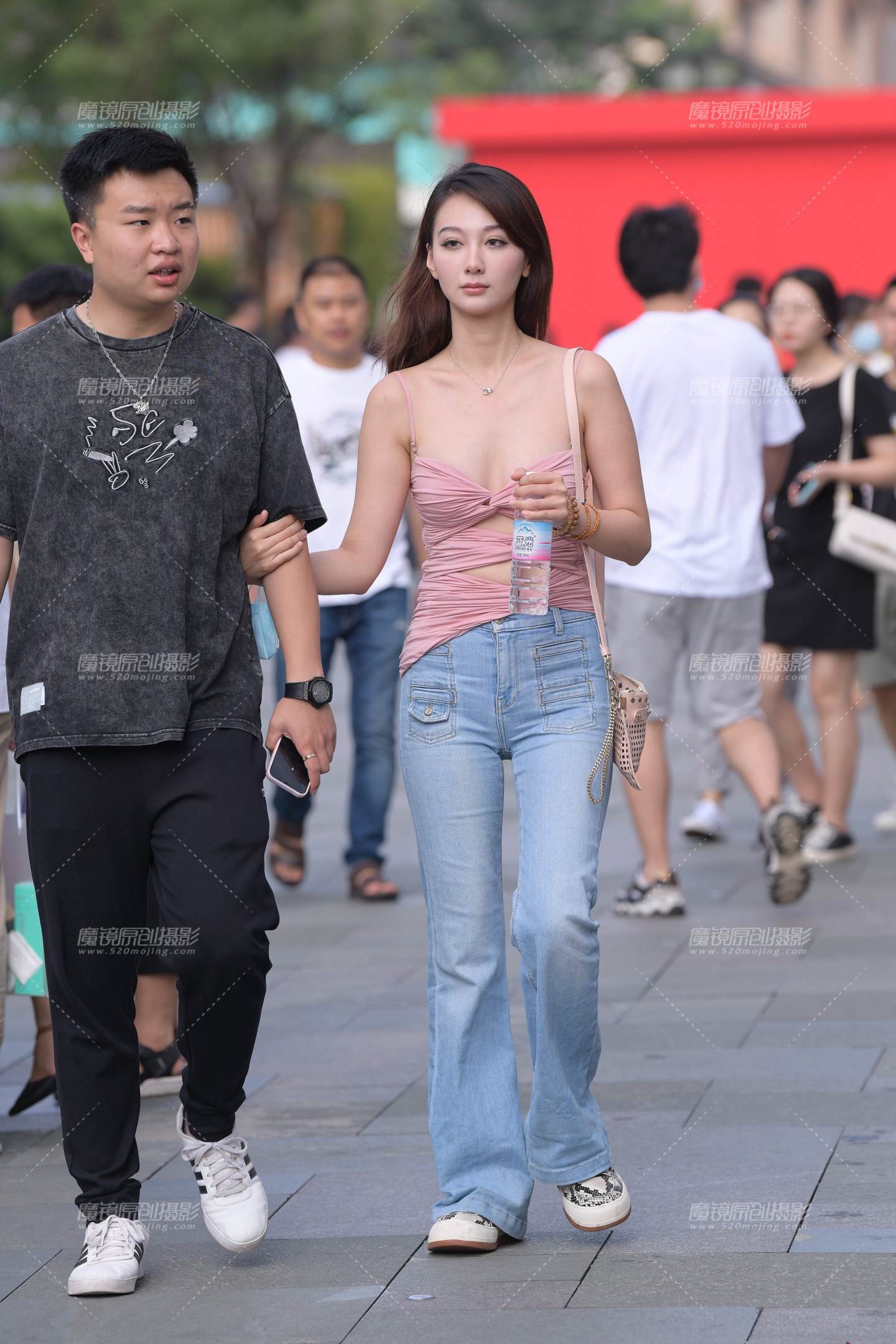 性感抹胸紧牛美女-流行馆