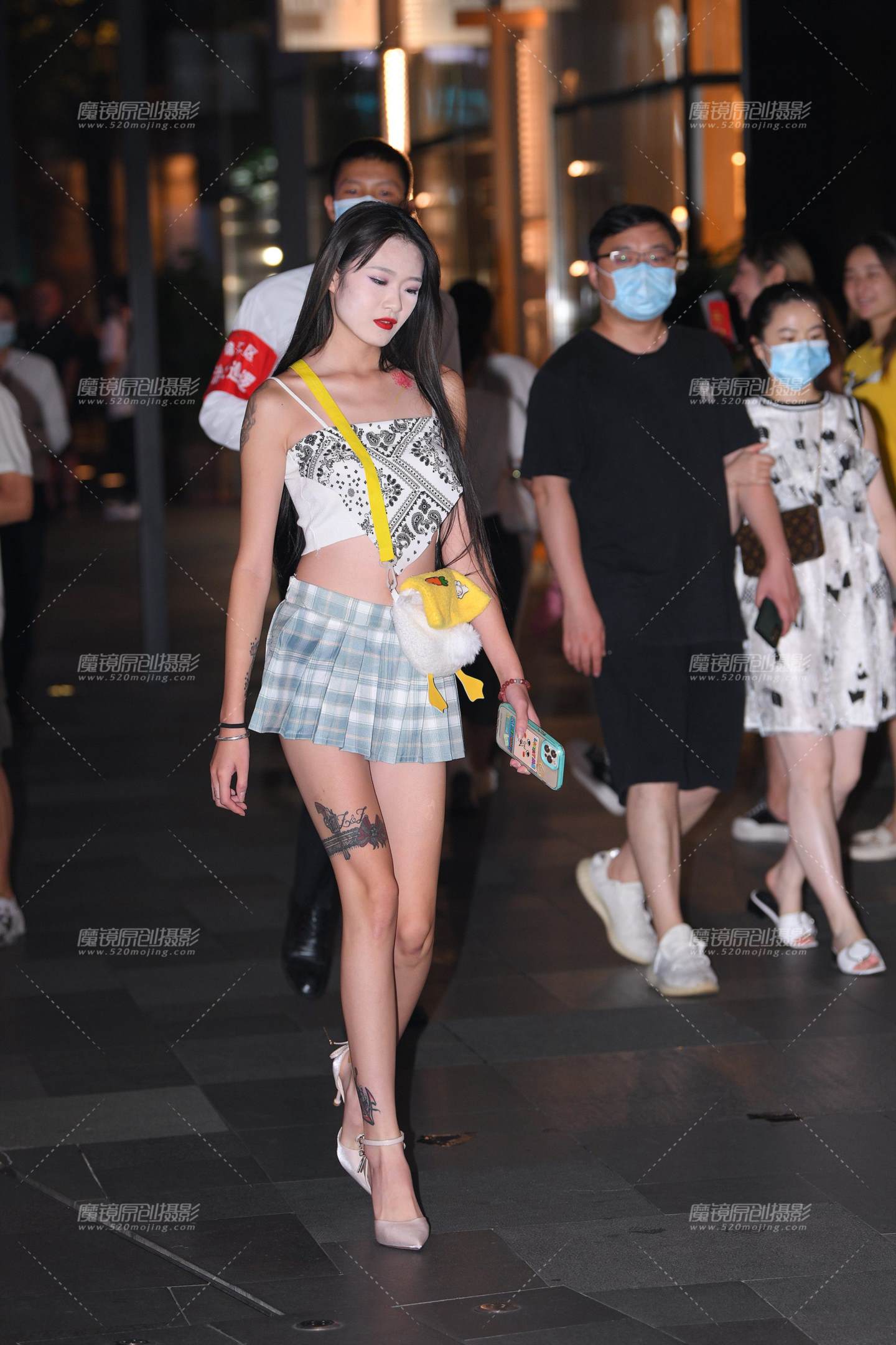 大长腿百褶裙美女-流行馆