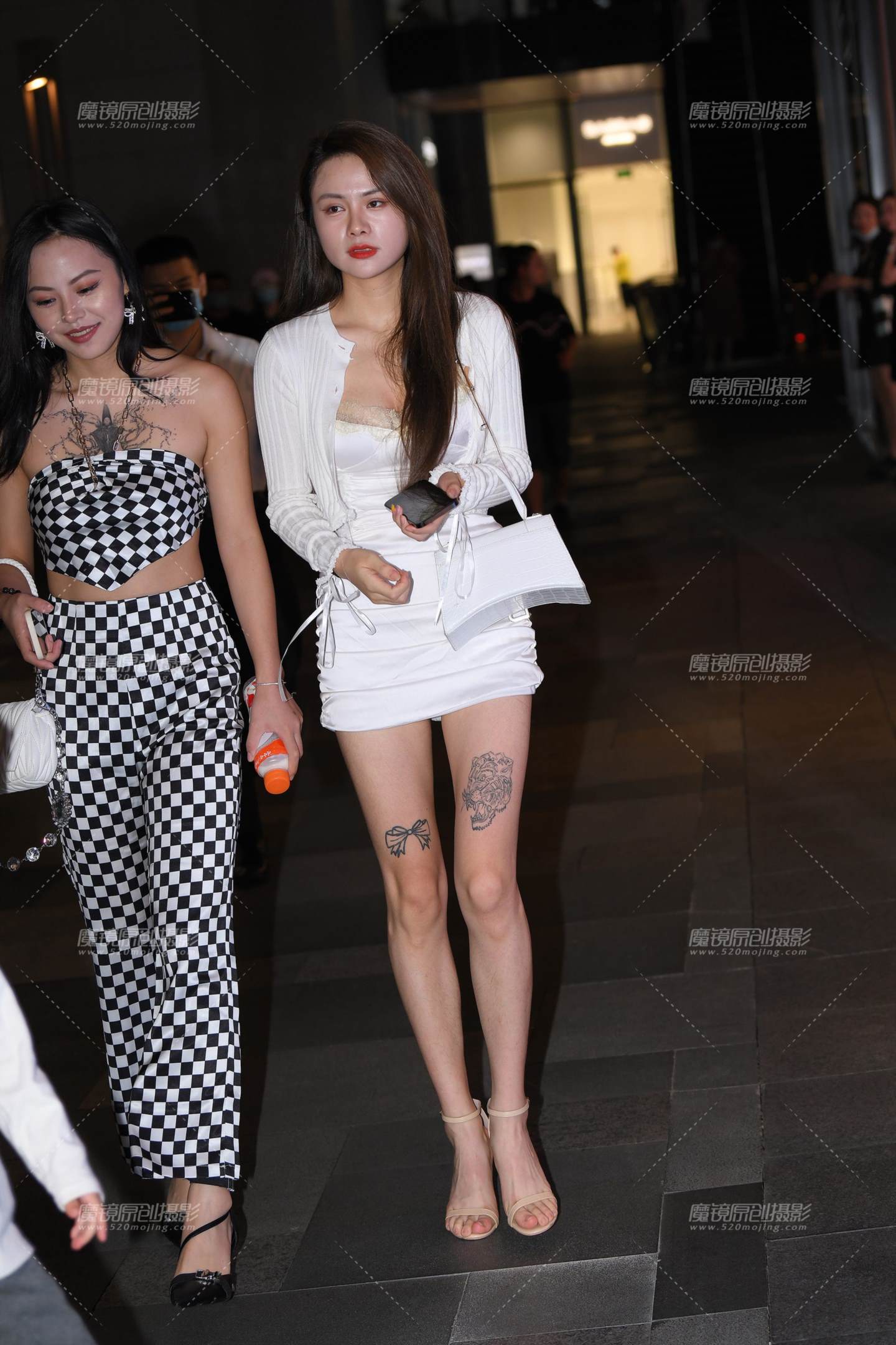 包臀裙美腿高跟女子-流行馆
