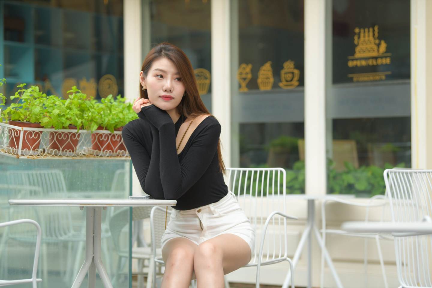 图片[4]-白色热裤大长腿美女-流行馆