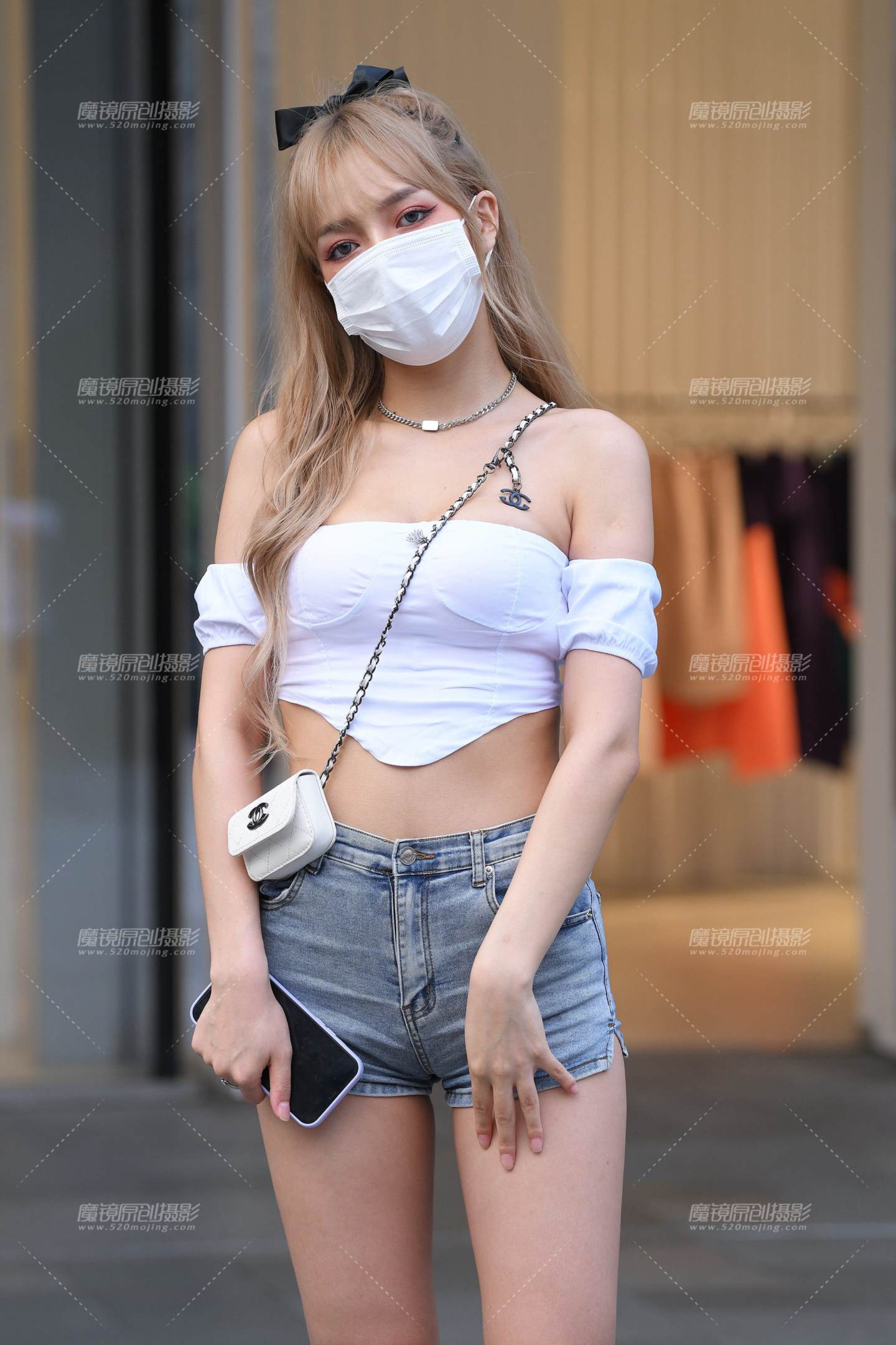 搭讪长腿紧致热裤美女-流行馆