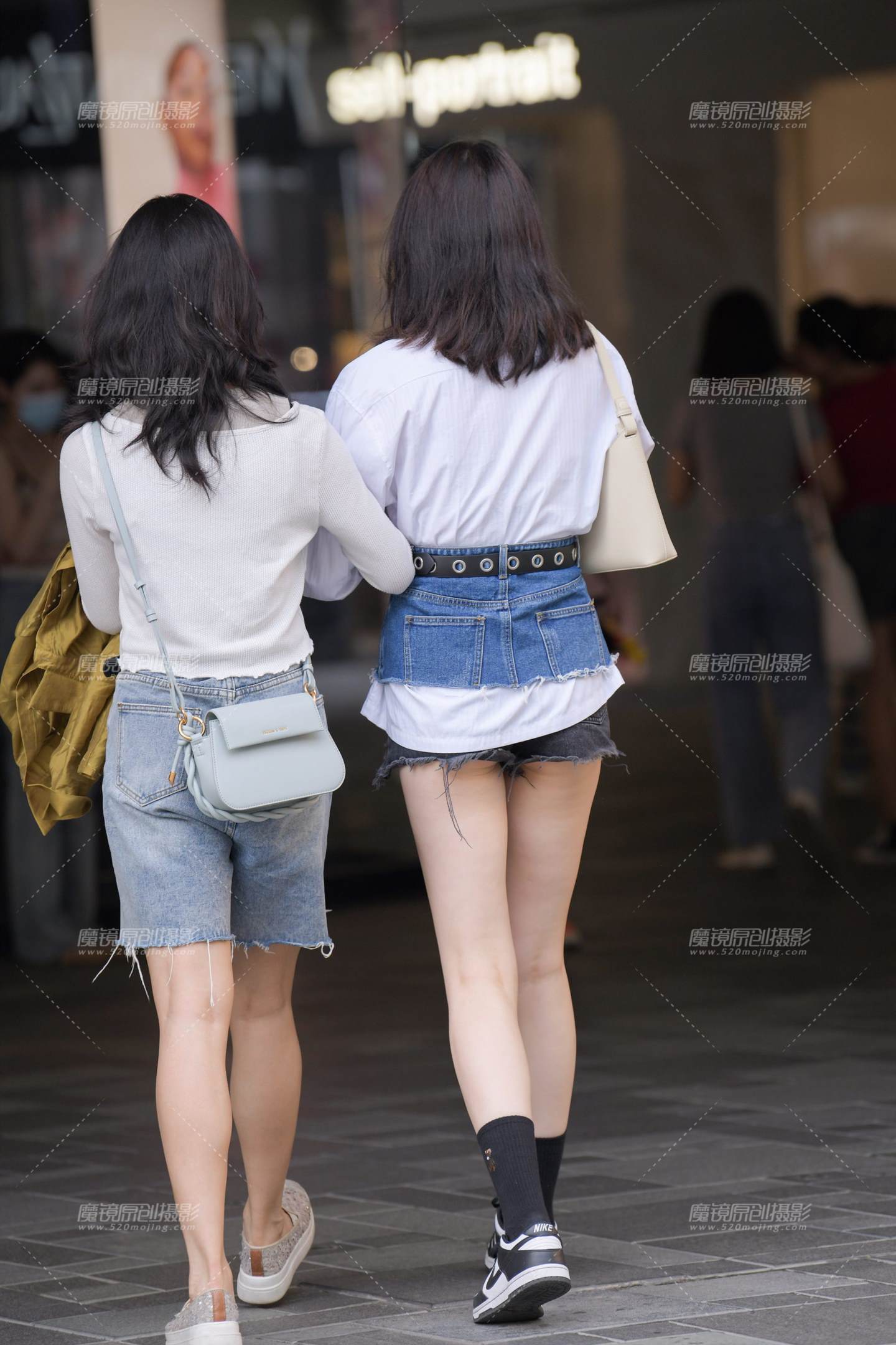 图片[2]-牛仔腰峰白衬衫热裤美女-流行馆