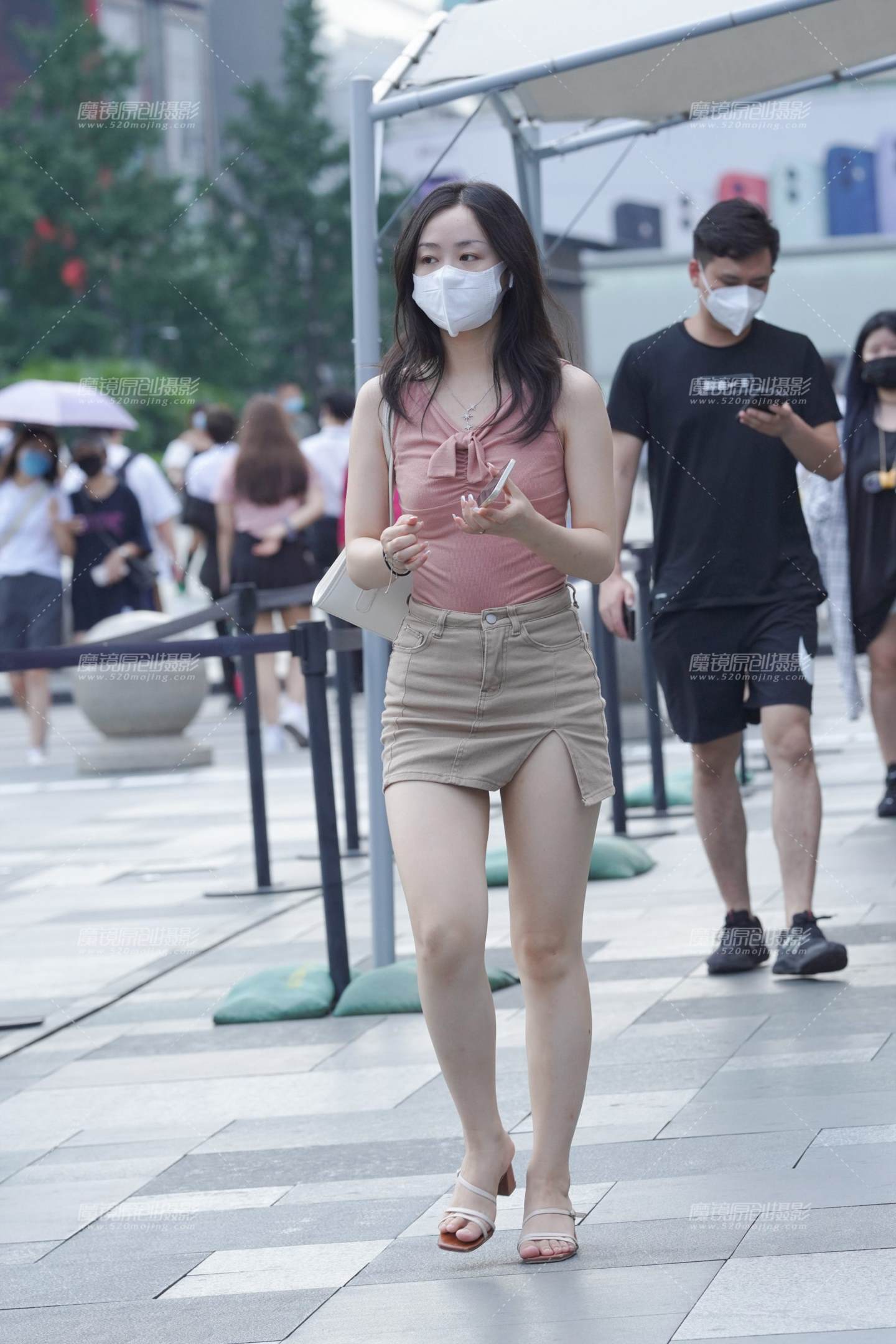 白白净净美腿女孩-流行馆