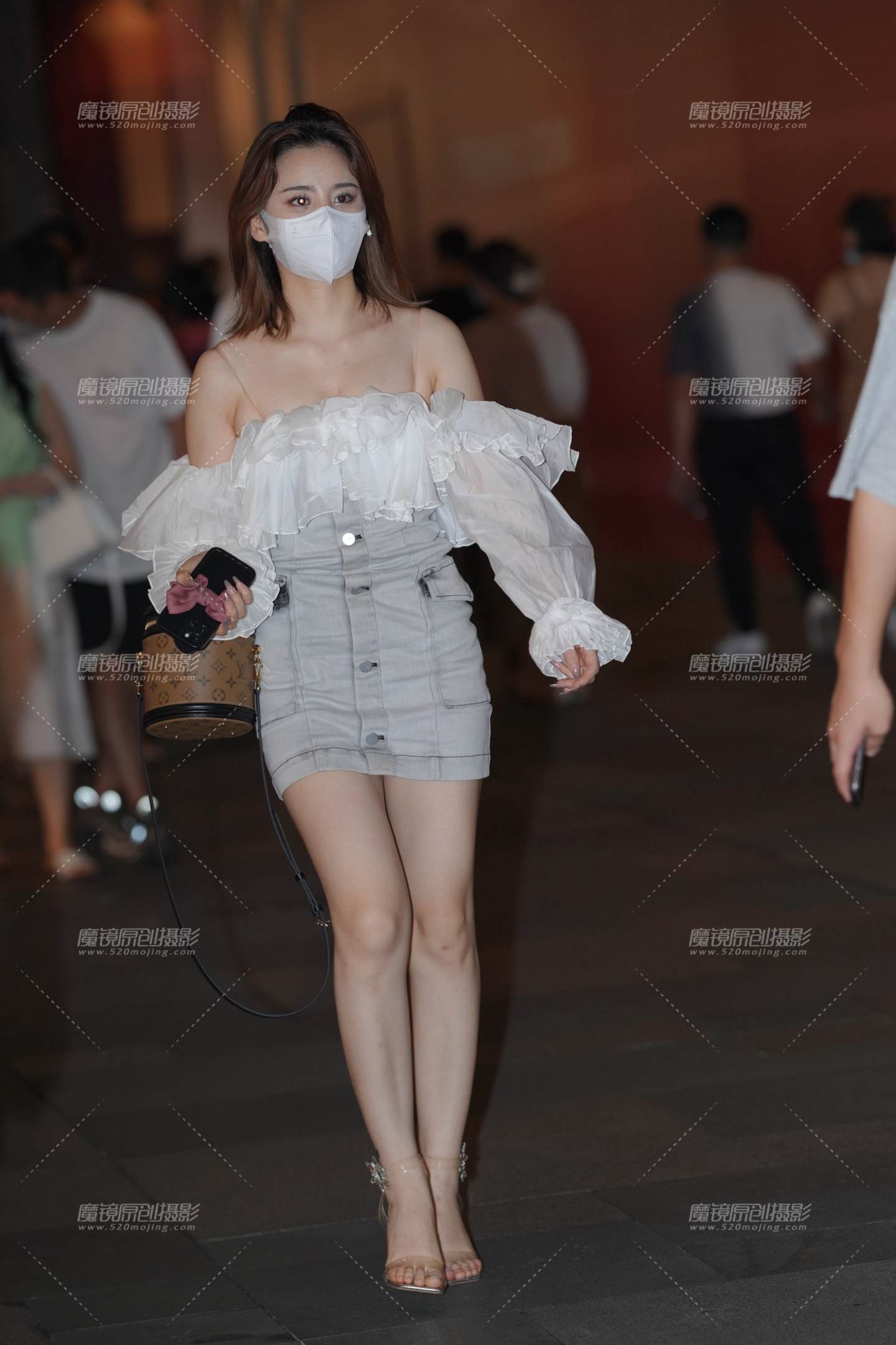 白皙小姐姐 时髦又美丽-流行馆