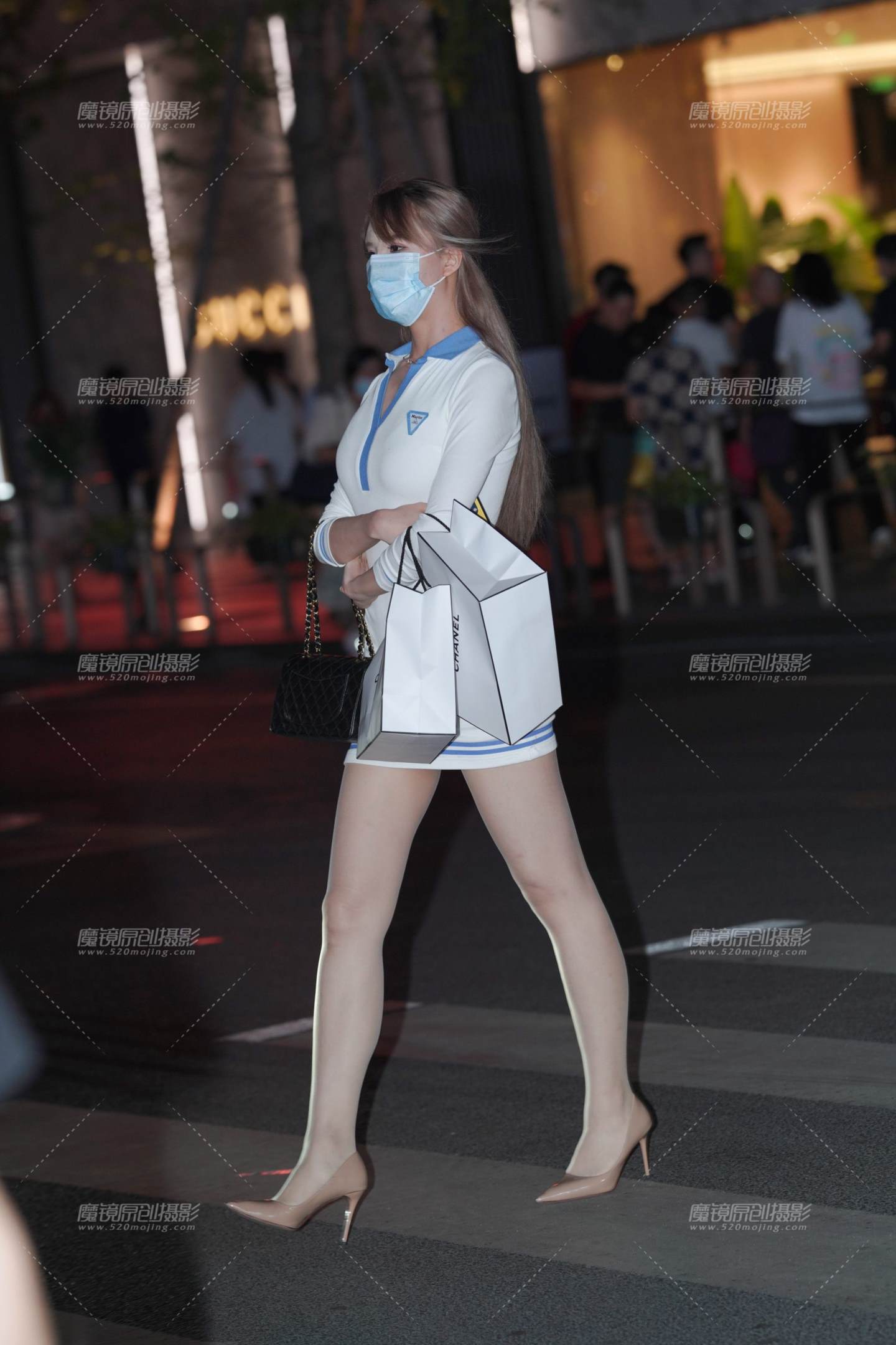 一袭及腰长发 修长的双腿-流行馆