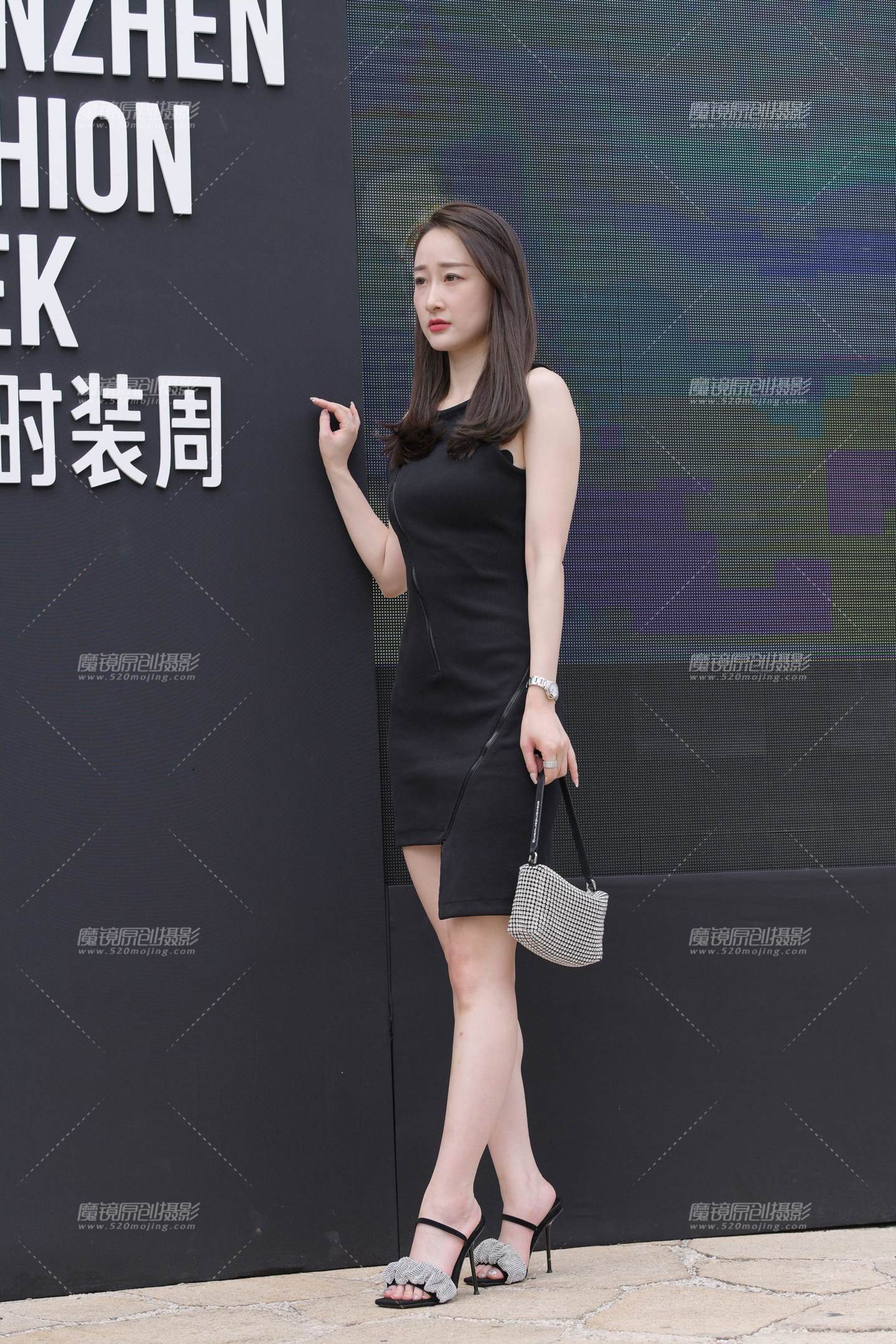美女的鞋子真好看~-流行馆