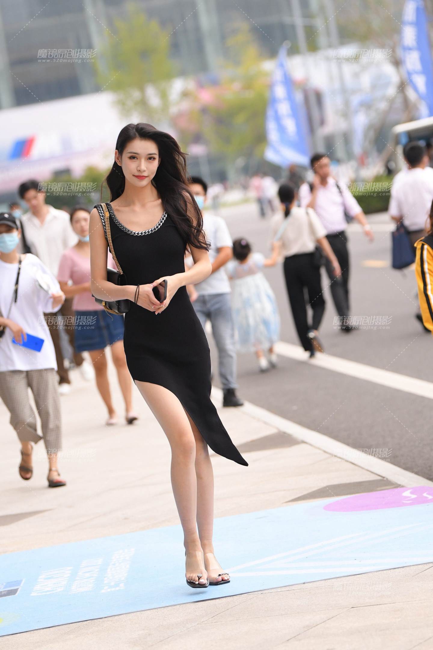 修长的大长腿美女-流行馆