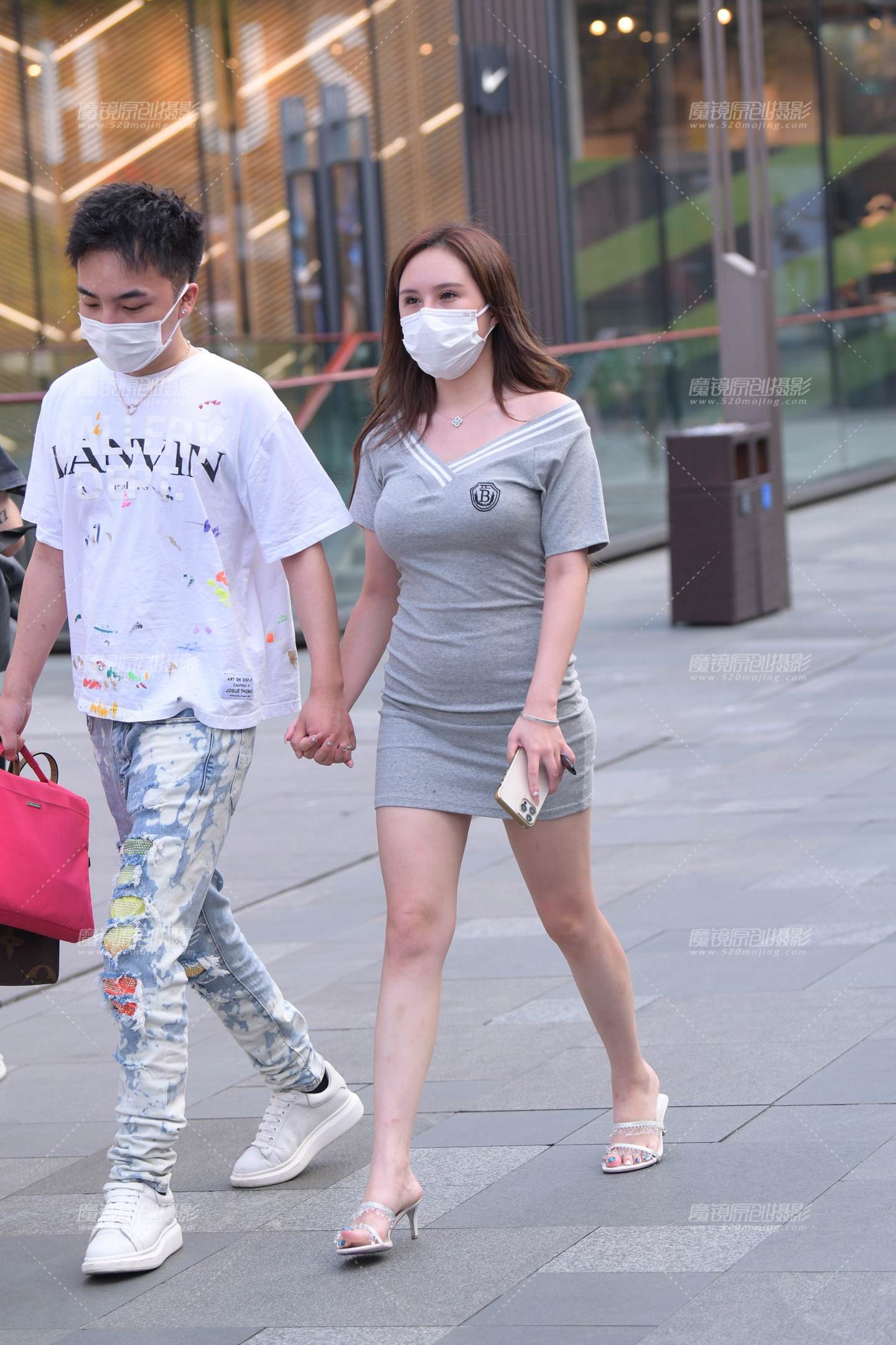 白皙美腿高跟女友-流行馆