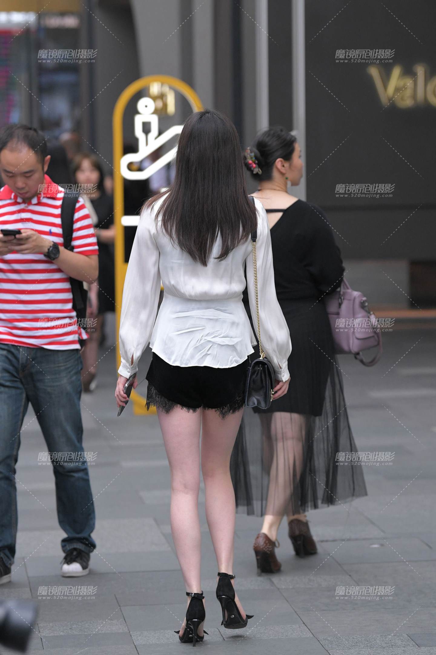 图片[2]-雪白美腿高跟的女子-流行馆
