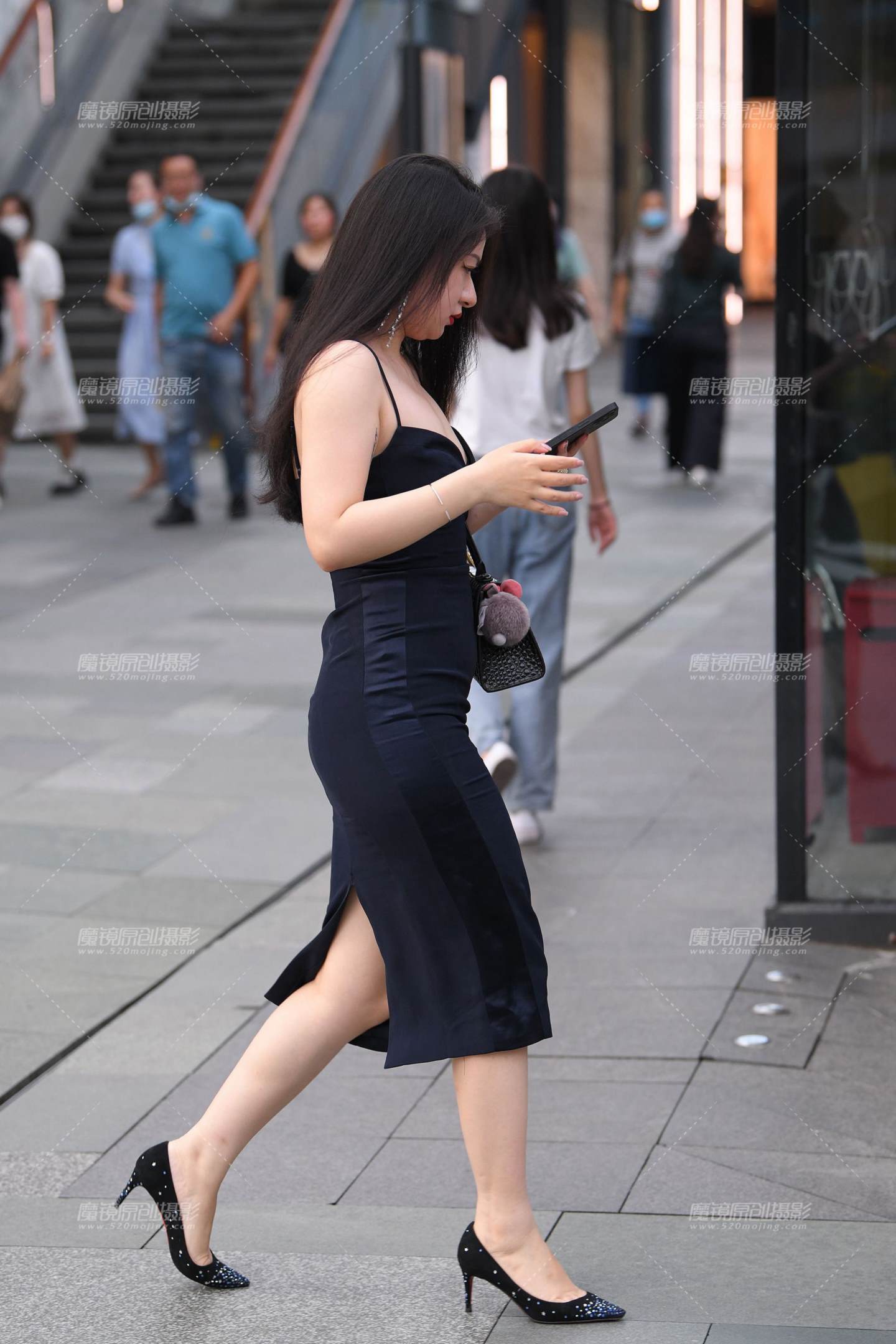 图片[2]-丰腴的红唇女子-流行馆