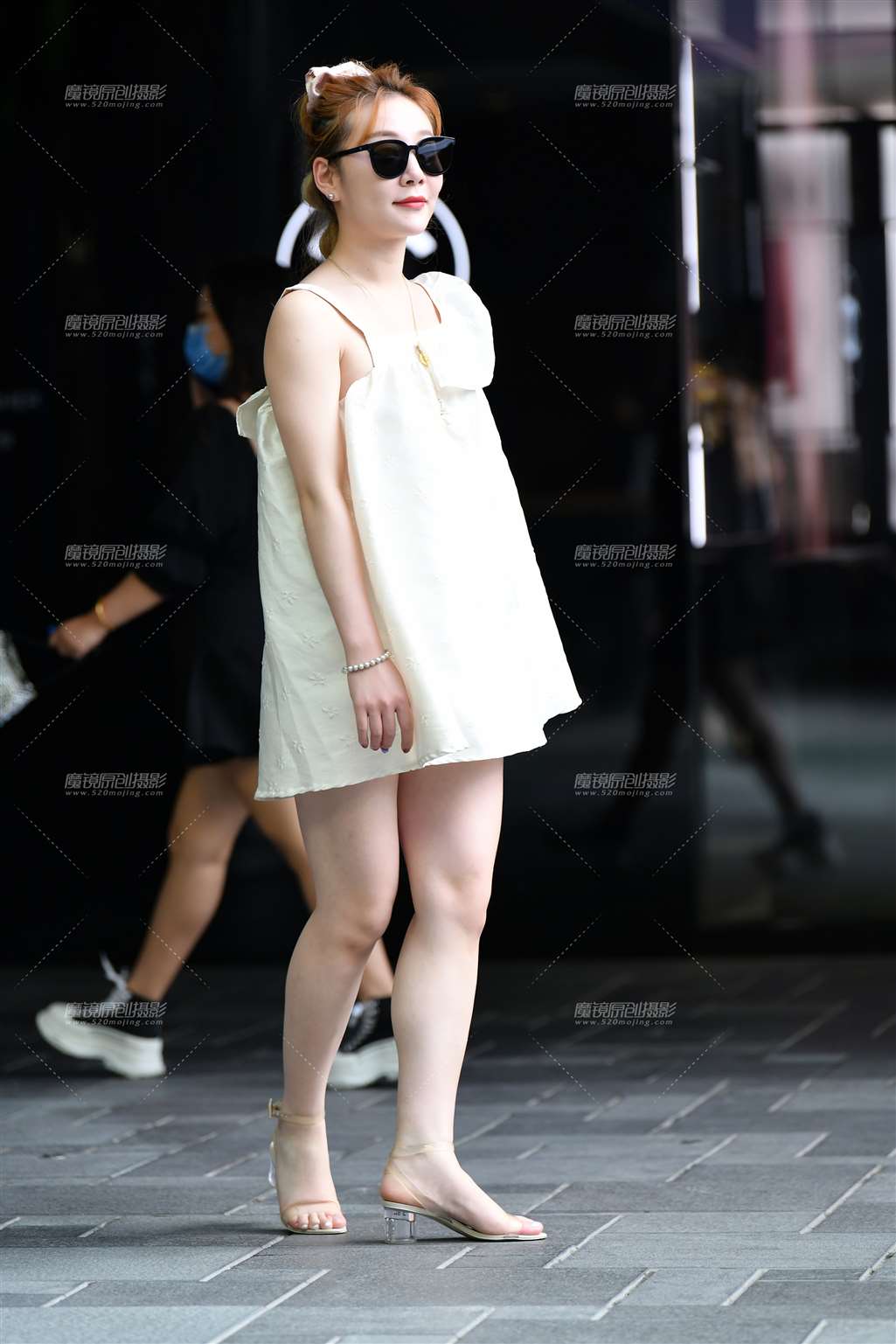 图片[3]-洁白短裙气质美女-街拍流行馆