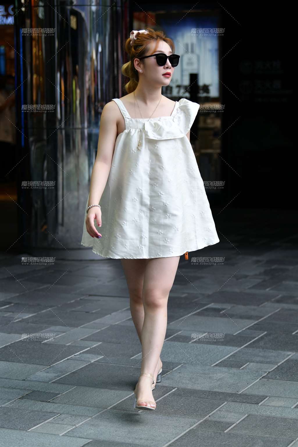 图片[5]-洁白短裙气质美女-街拍流行馆