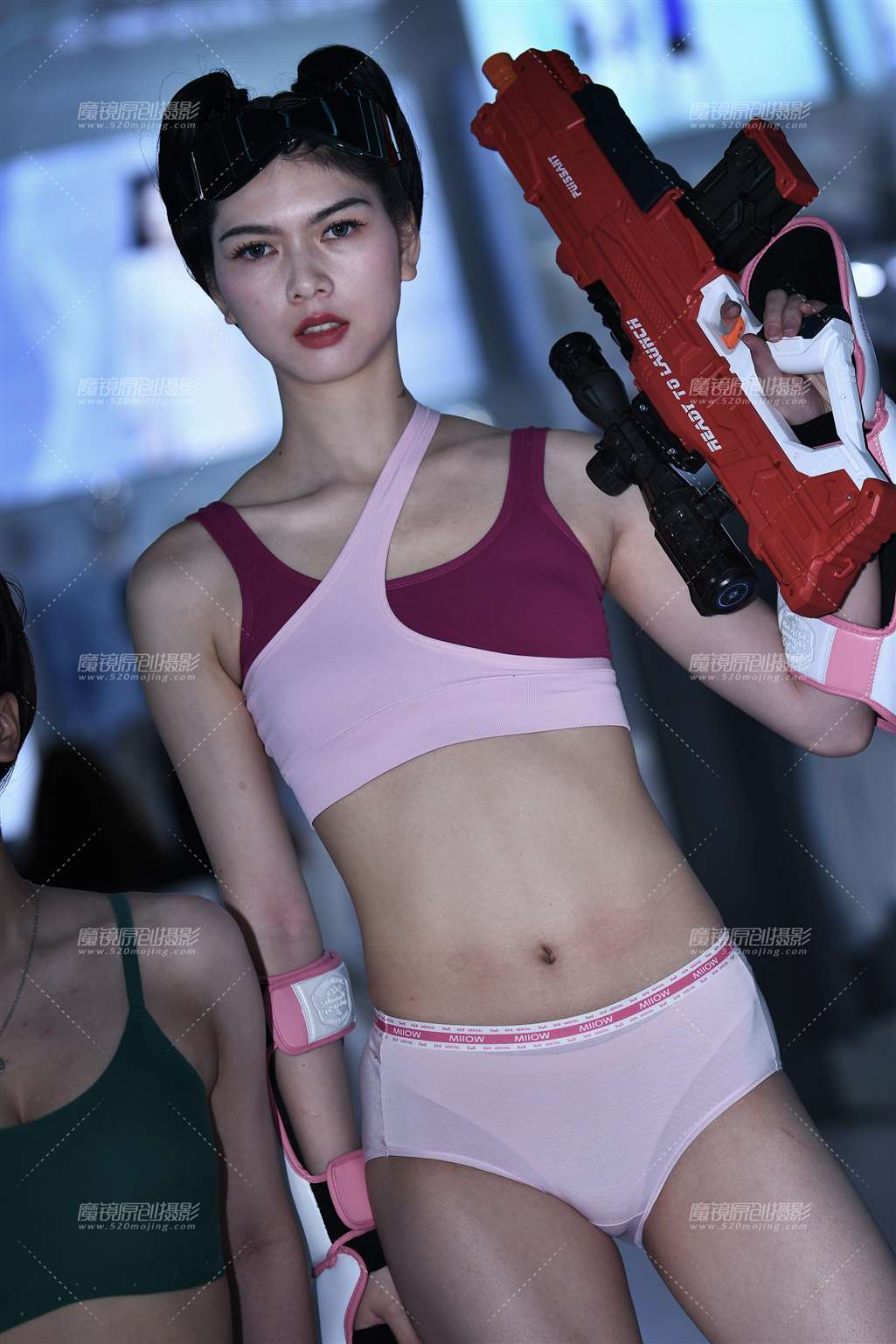 图片[1]-2023深内展－内衣女战士-街拍流行馆