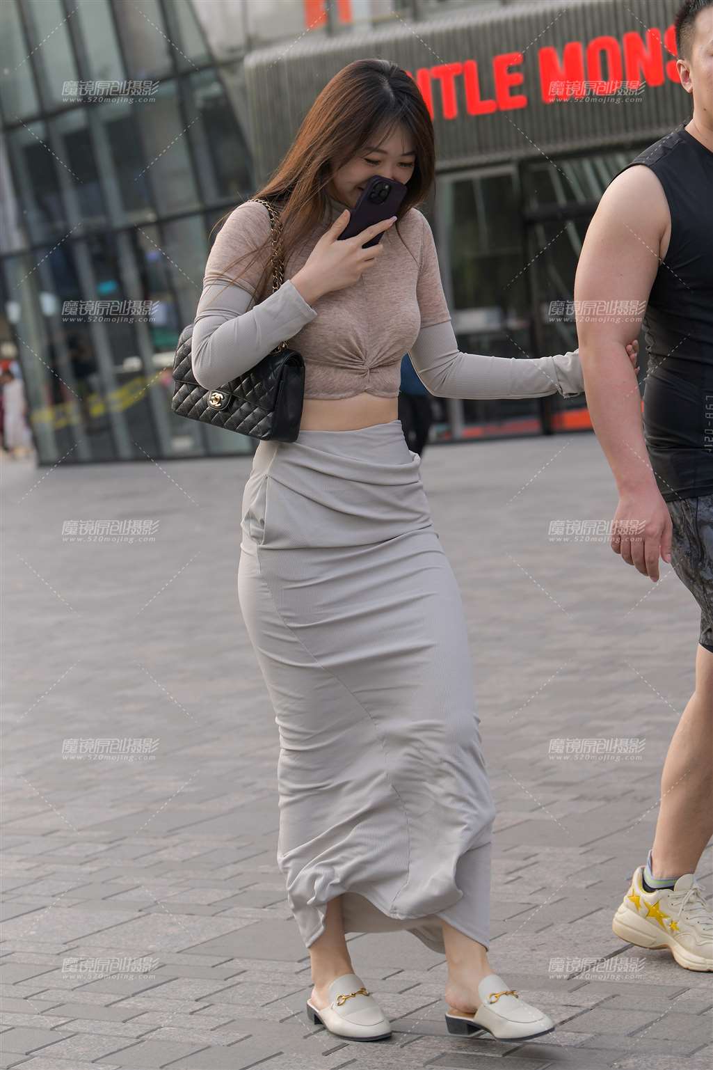 图片[1]-性感包臀裙女友-街拍流行馆