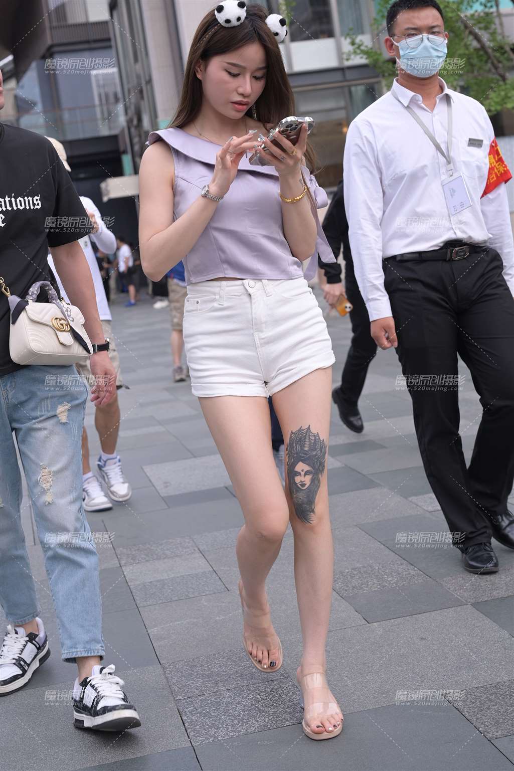 图片[1]-热裤长腿美女-街拍流行馆