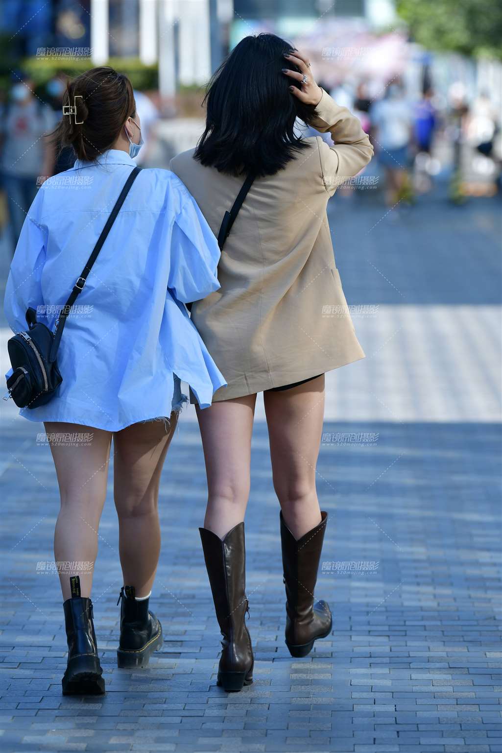 图片[2]-白皙酷酷热裤美女-街拍流行馆