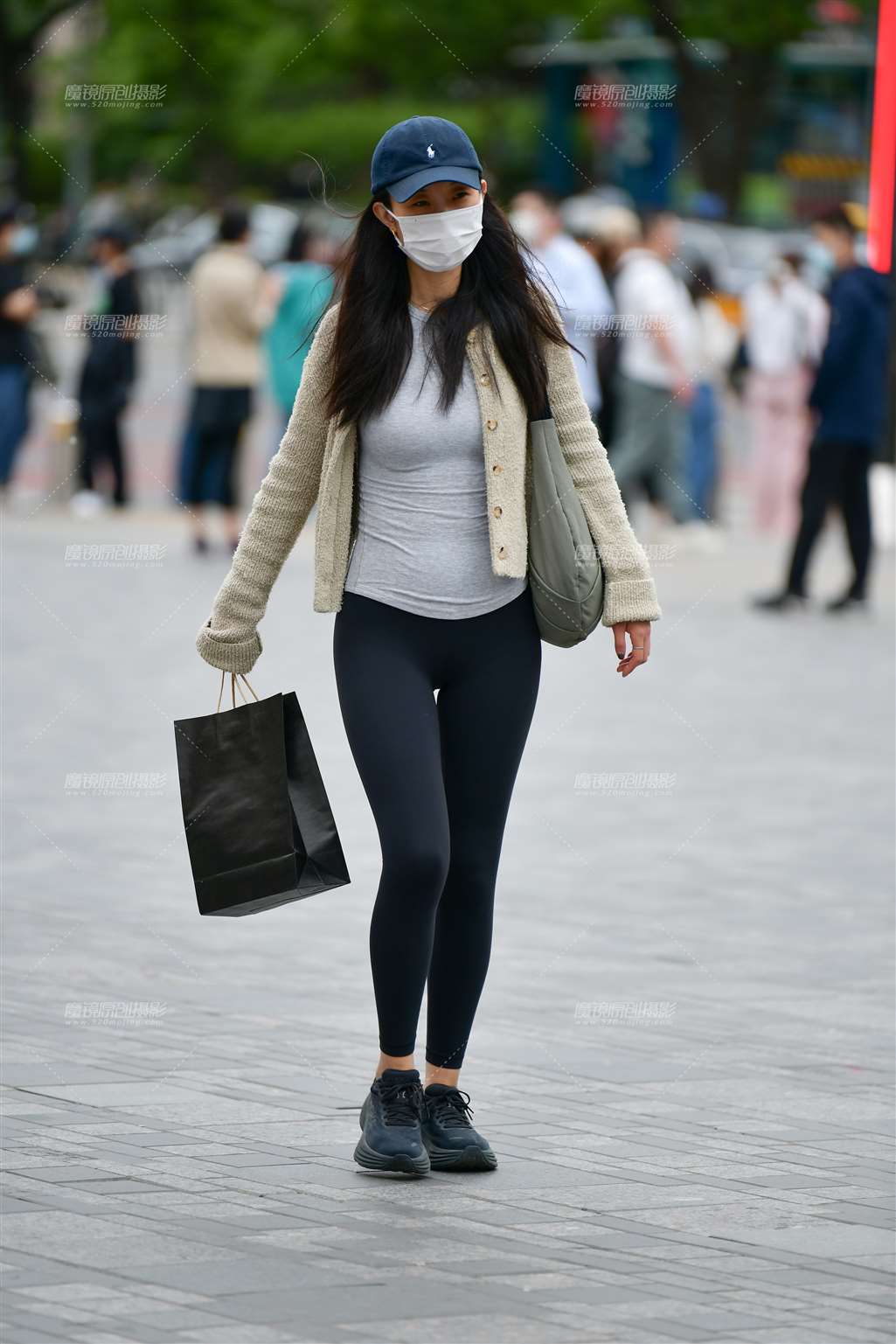 图片[4]-赶路紧身裤美女-街拍流行馆