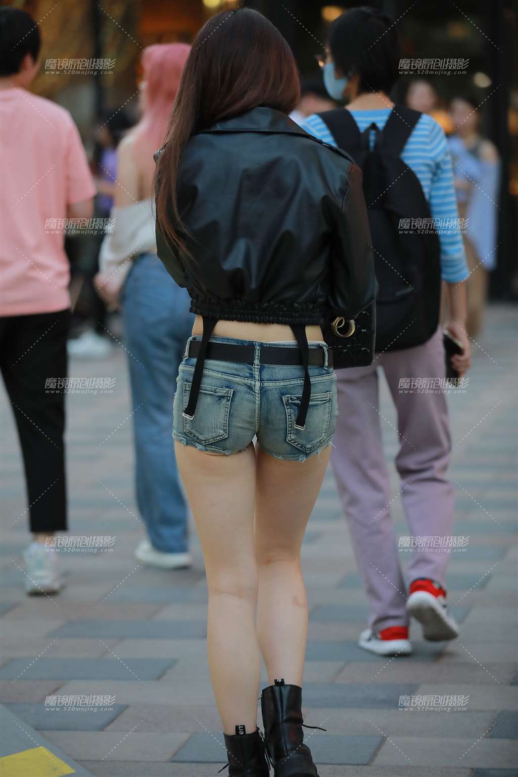 图片[5]-【玻璃街拍】牛仔热裤小妹-街拍流行馆