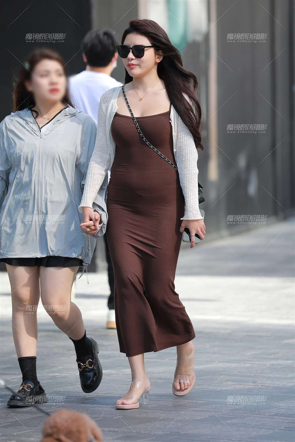 图片[5]-【玻璃街拍】性感白嫩包臀裙美女-街拍流行馆
