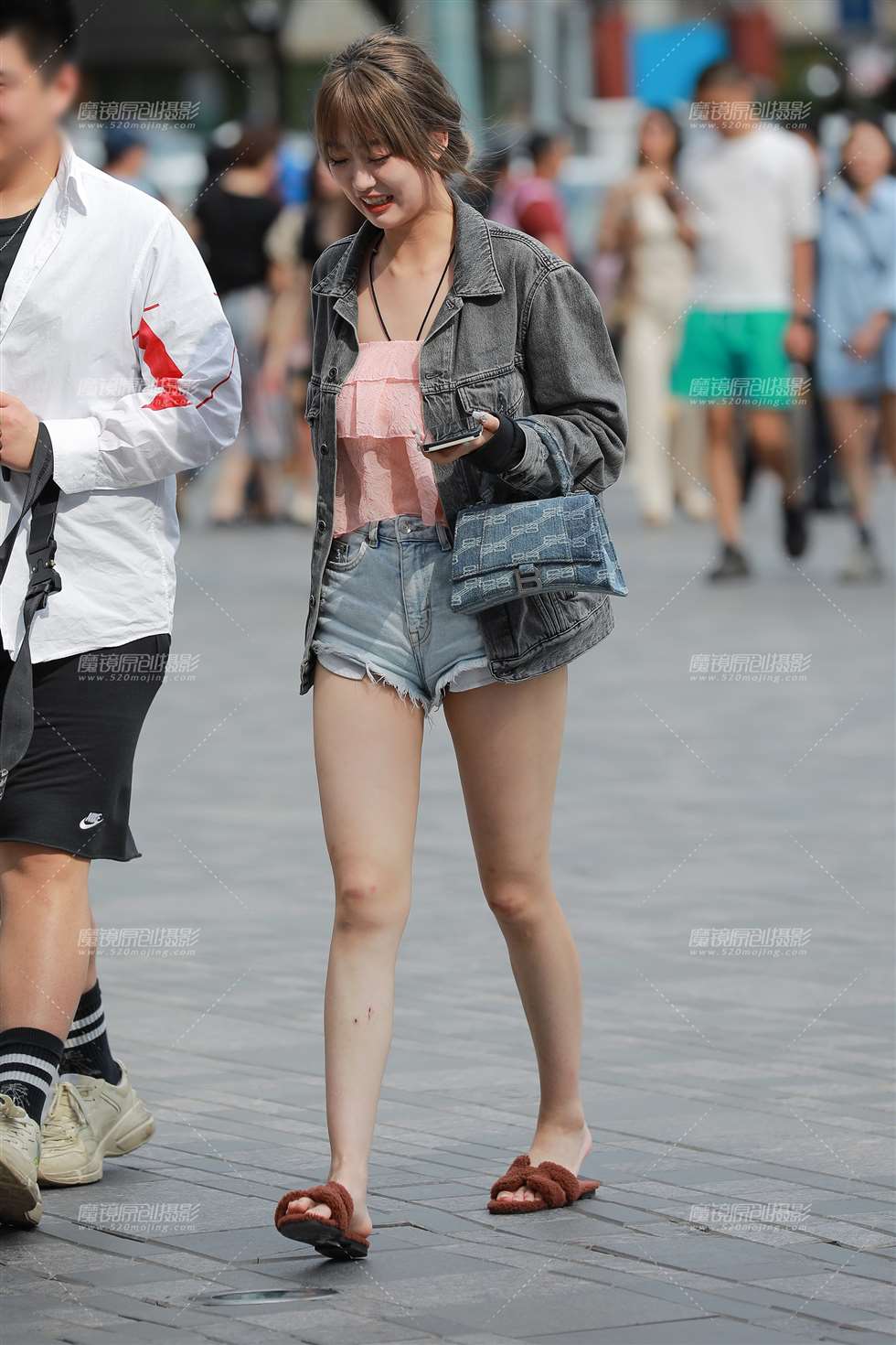 图片[5]-【玻璃街拍】超短牛仔热裤女友-街拍流行馆
