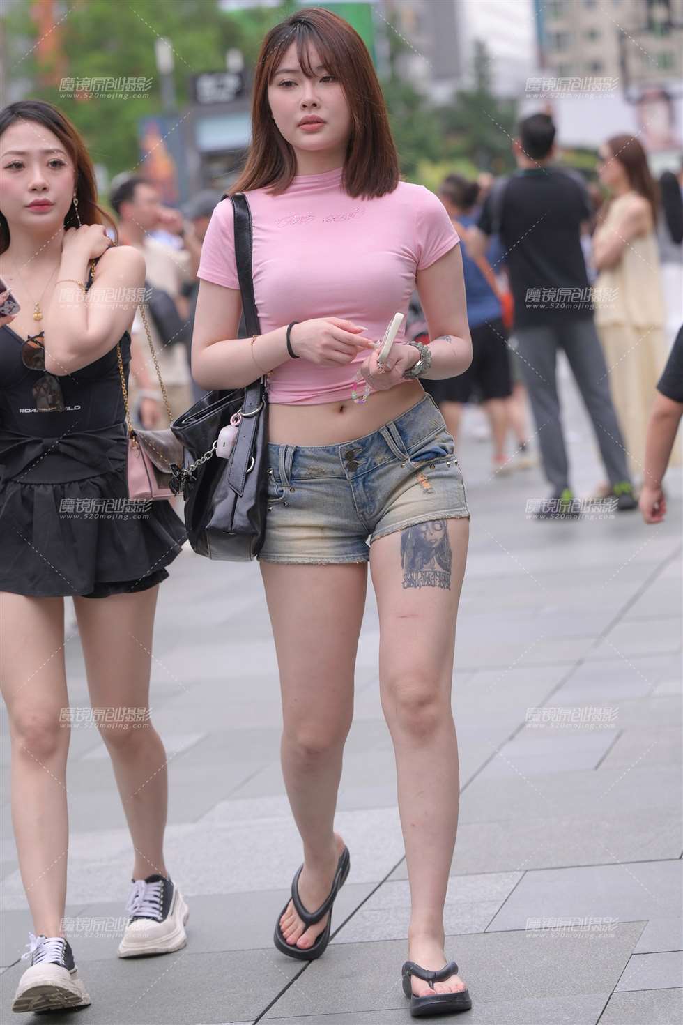 图片[4]-肉肉热裤美腿女孩-街拍流行馆