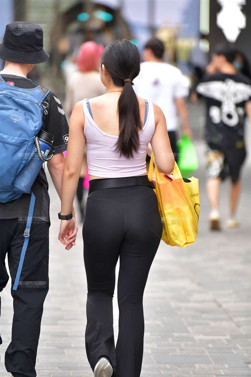 图片[2]-微微丰腴紧身裤美女-街拍流行馆