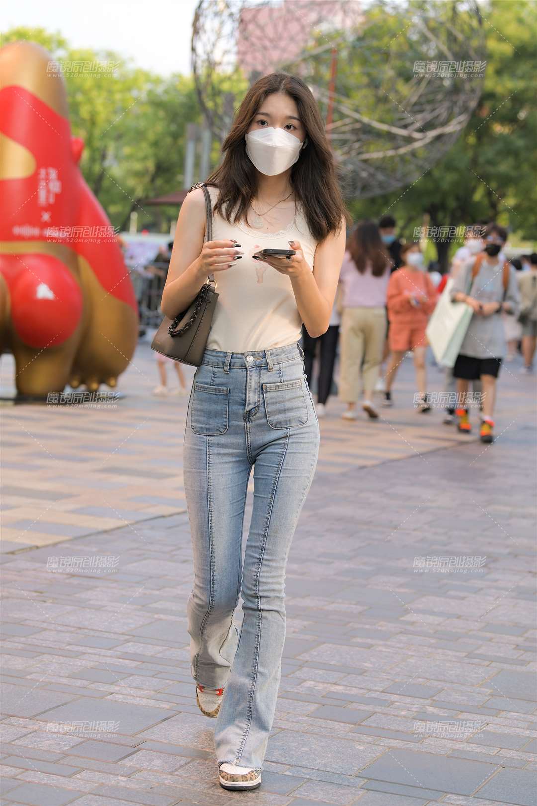 图片[1]-牛仔裤美女-街拍流行馆