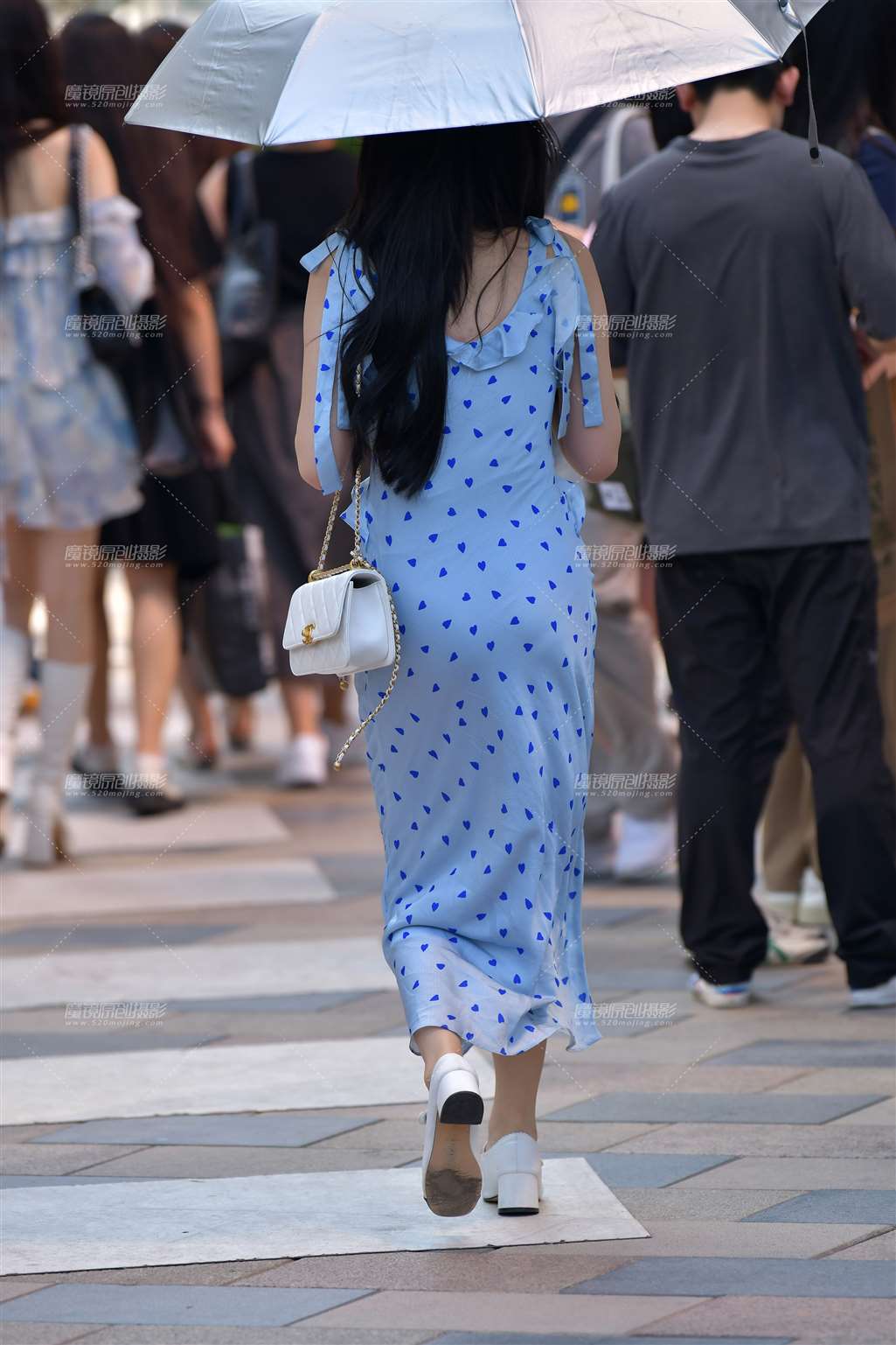 图片[2]-甜美长裙美女-街拍流行馆