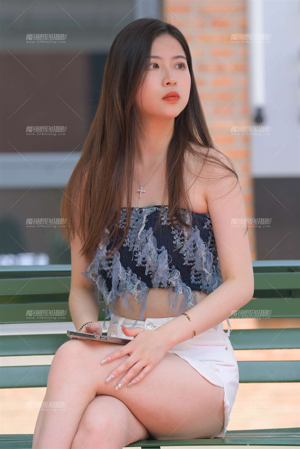 图片[1]-白色热裤-街拍流行馆
