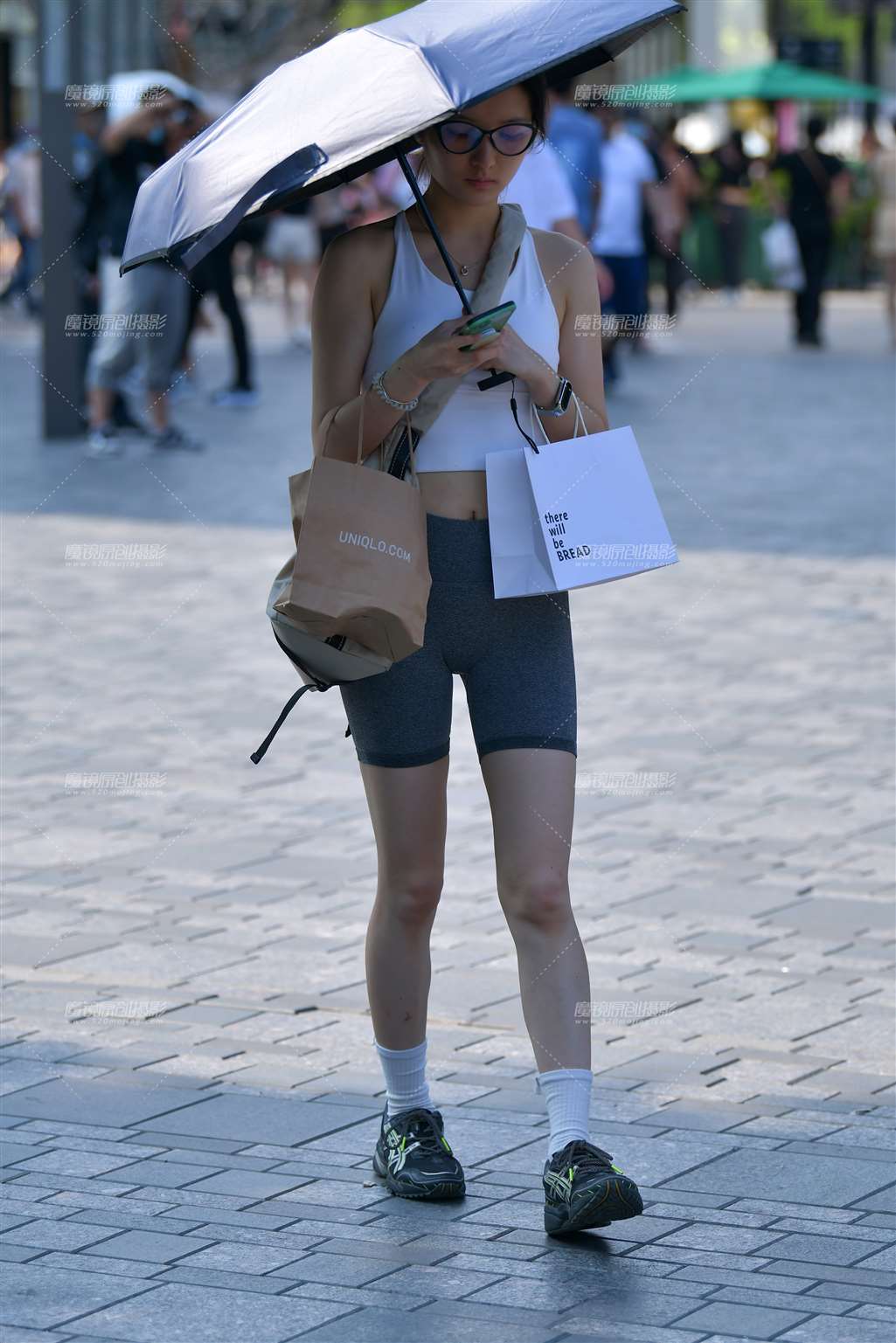 图片[5]-五分瑜伽紧身裤美女-街拍流行馆