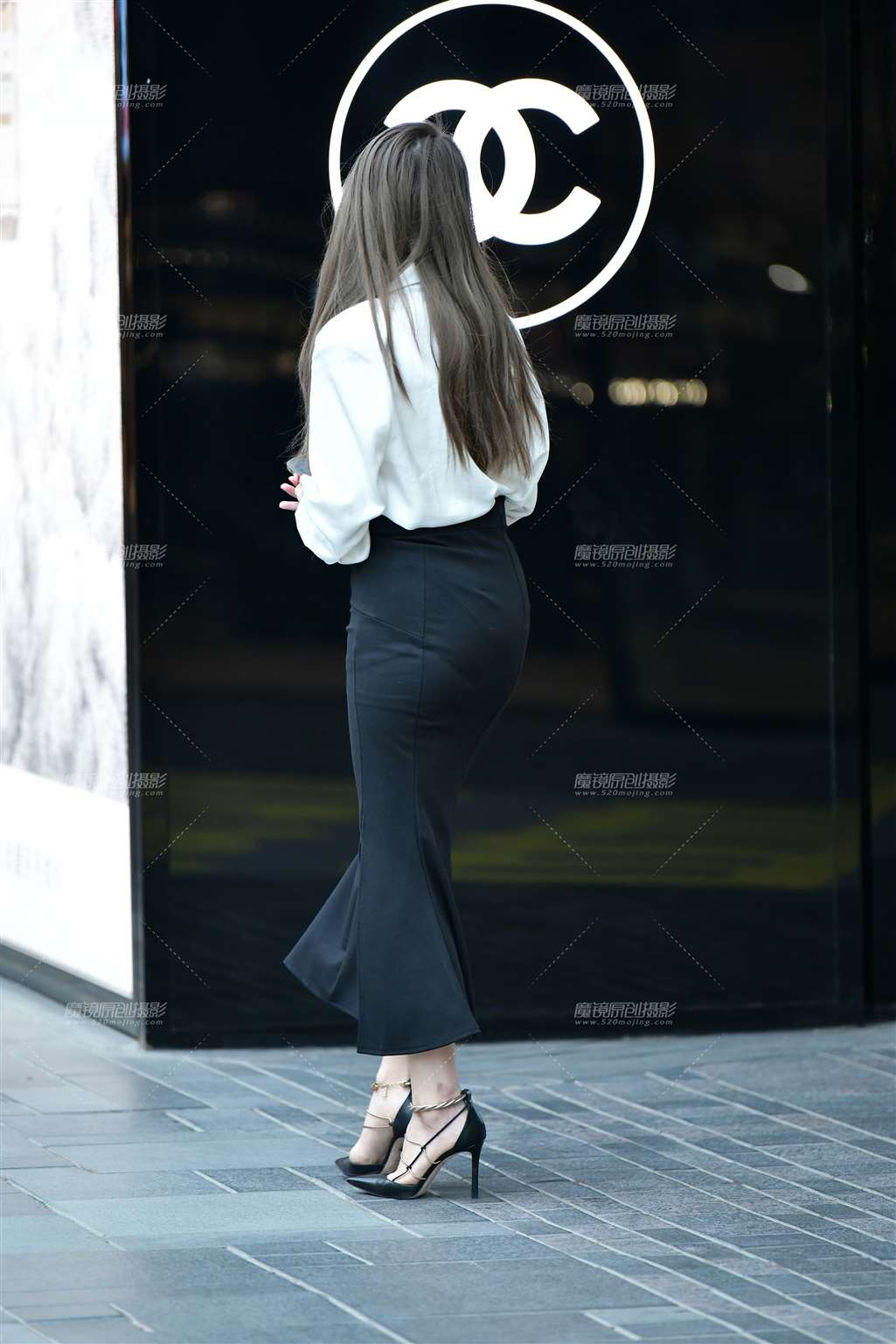 图片[3]-高跟长裙美女-街拍流行馆