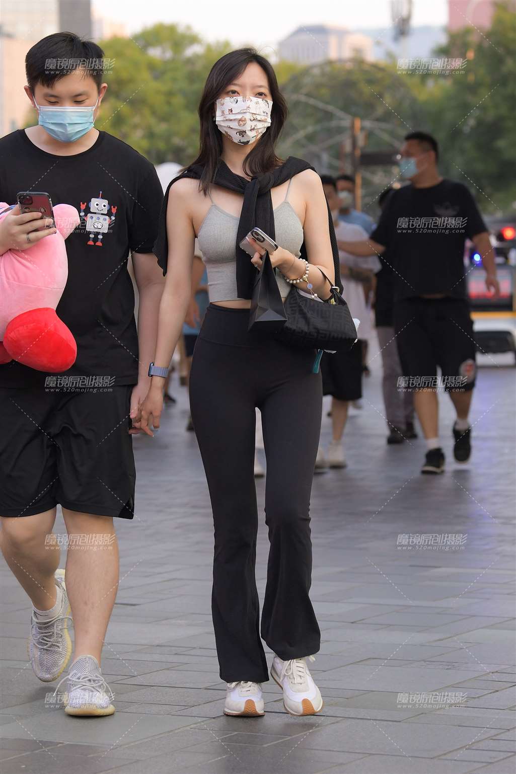 图片[4]-黑色瑜伽裤美女-街拍流行馆