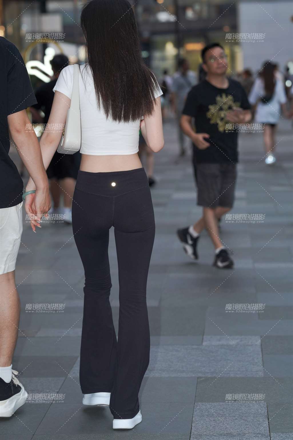 图片[2]-瑜伽裤女孩-街拍流行馆