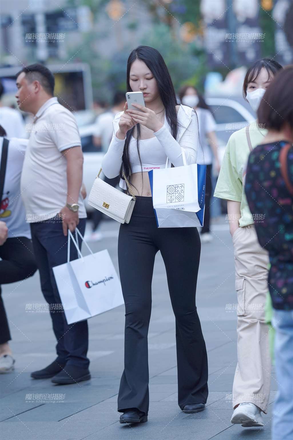 图片[1]-运动女孩-街拍流行馆